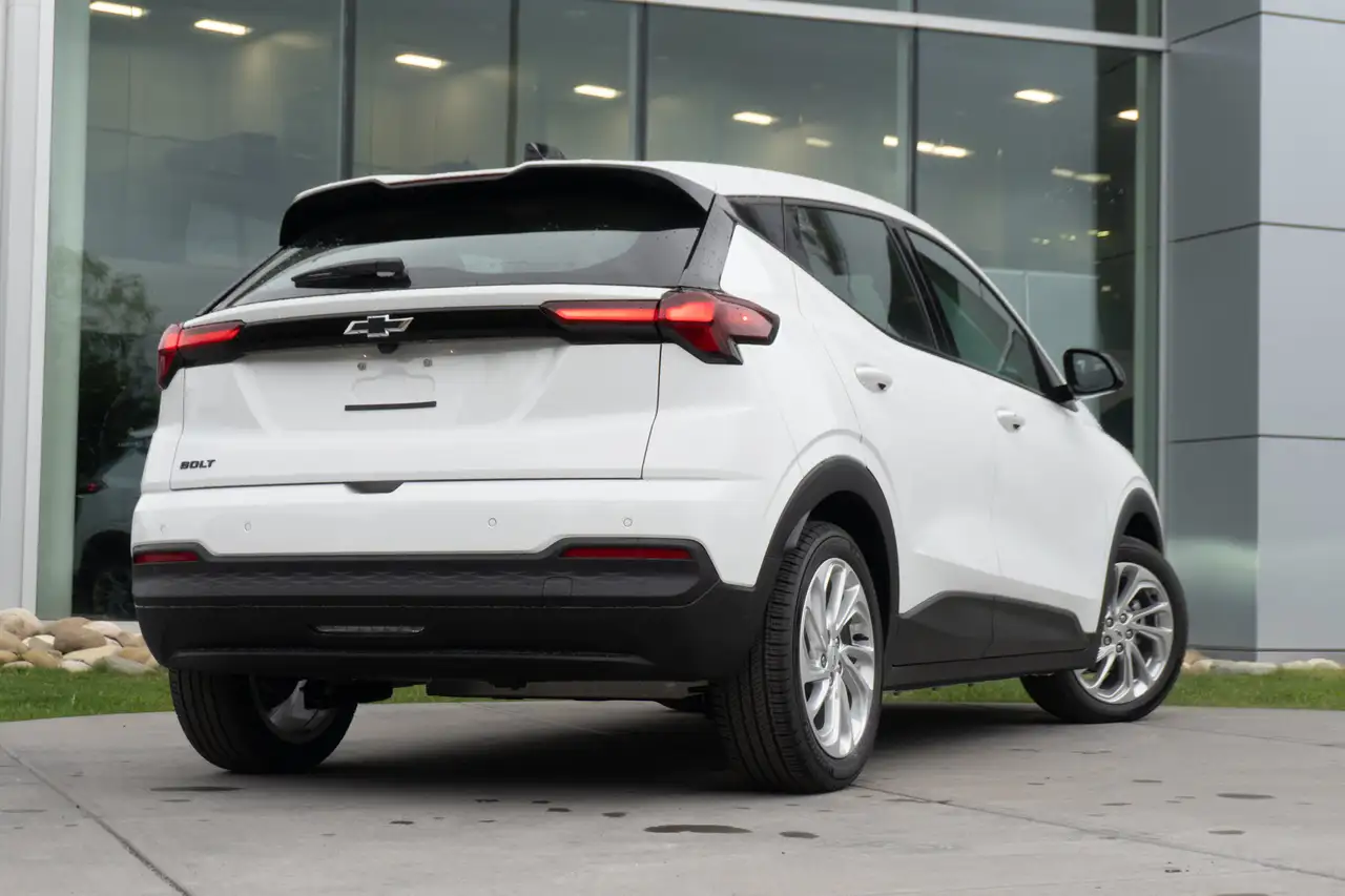 Chevrolet Bolt photo Chevrolet Bolt