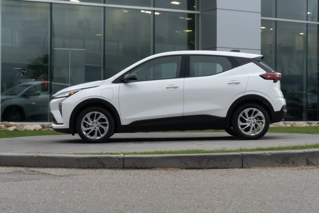 Chevrolet Bolt photo Chevrolet Bolt