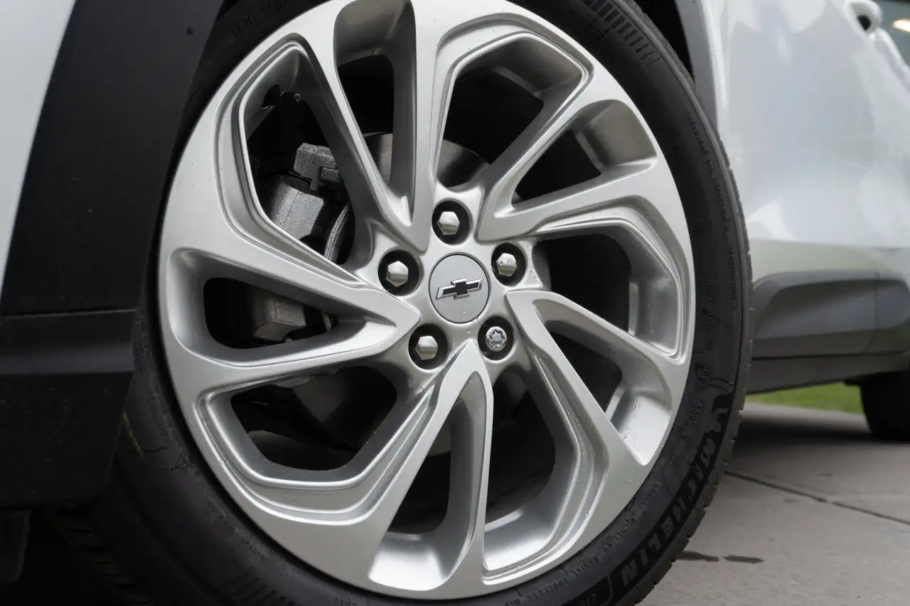Chevrolet Bolt photo Chevrolet Bolt