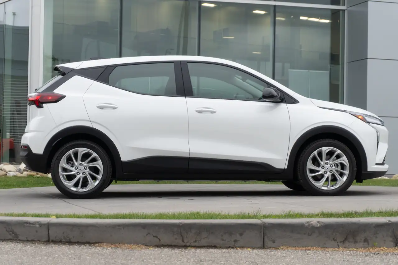 Chevrolet Bolt photo Chevrolet Bolt
