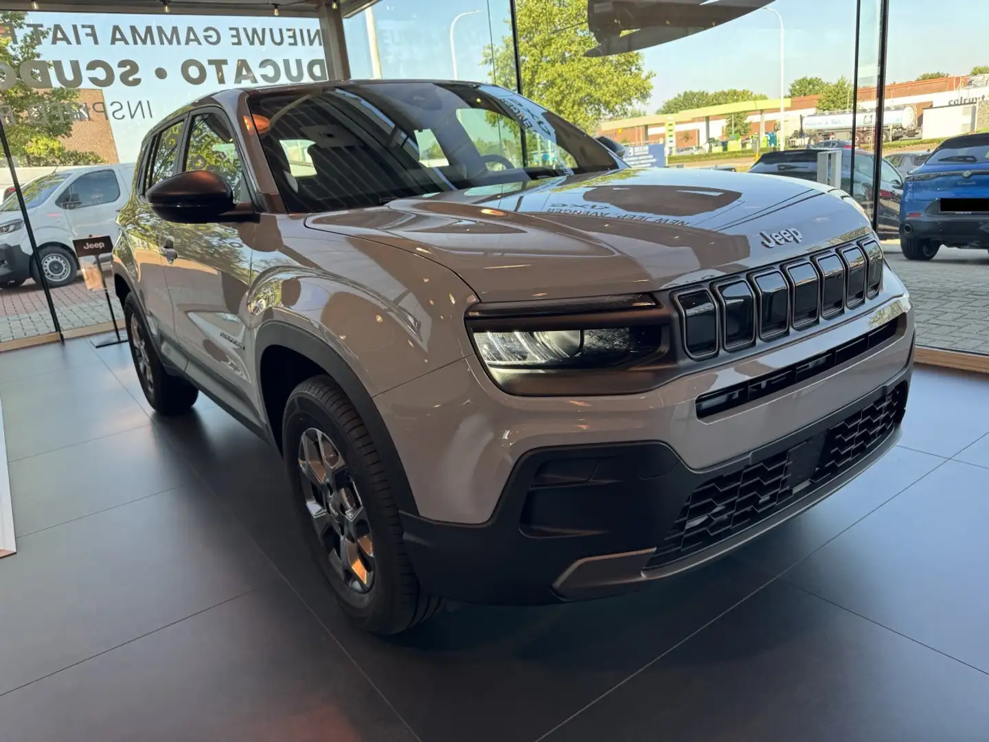 Jeep Avenger 1.2 Longitude Gris - 2