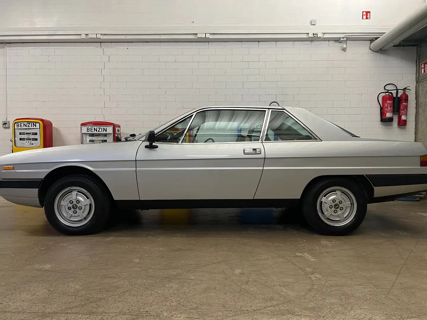 Lancia Gamma Plateado - 1
