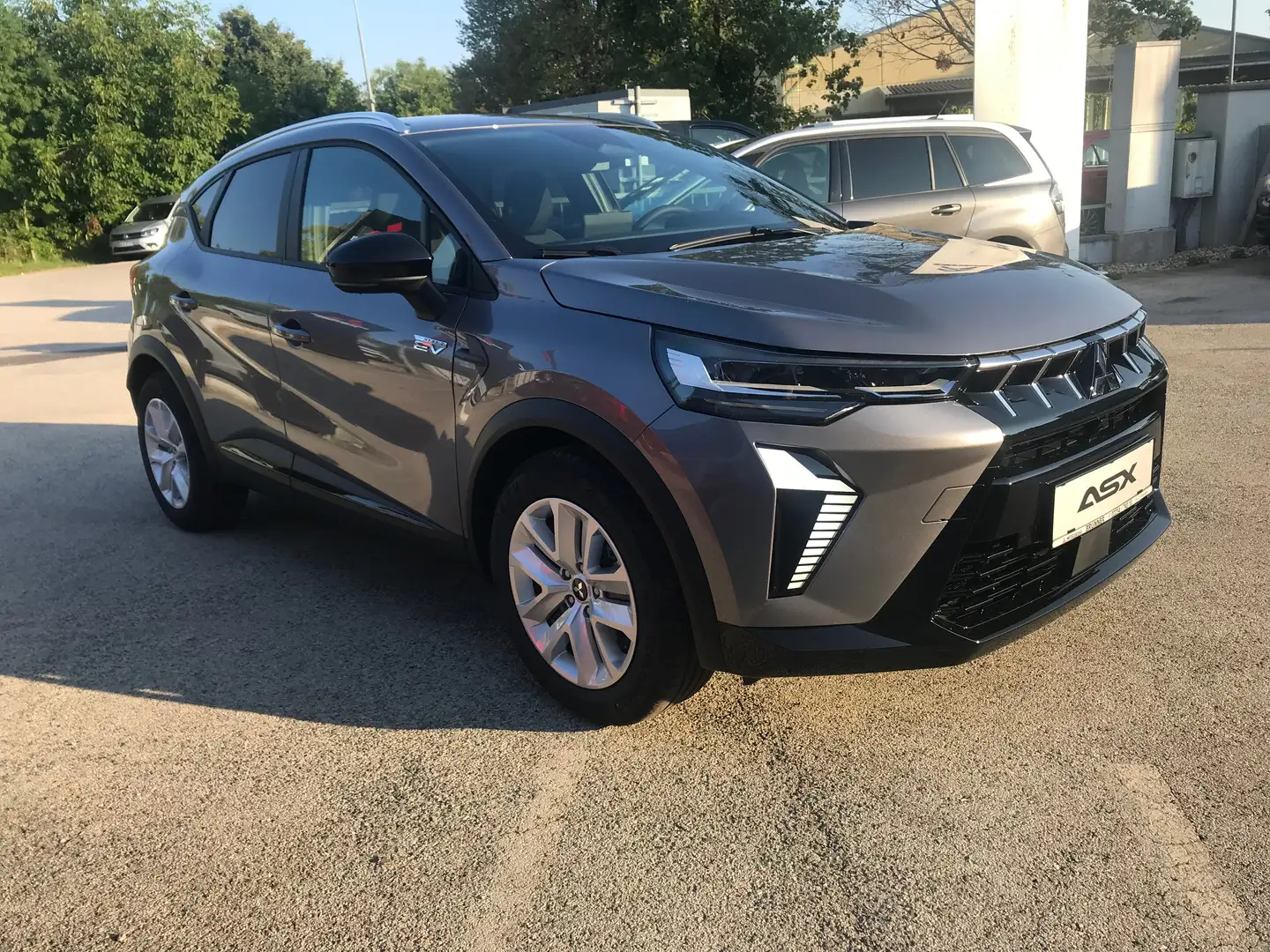 Mitsubishi ASX 1,8 MPI HEV Invite Aut. Gris - 1