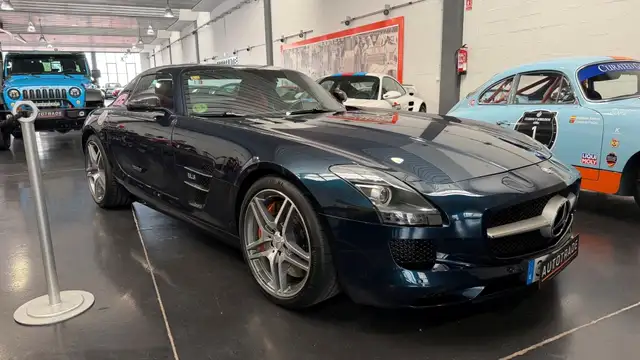 Mercedes-Benz SLS
