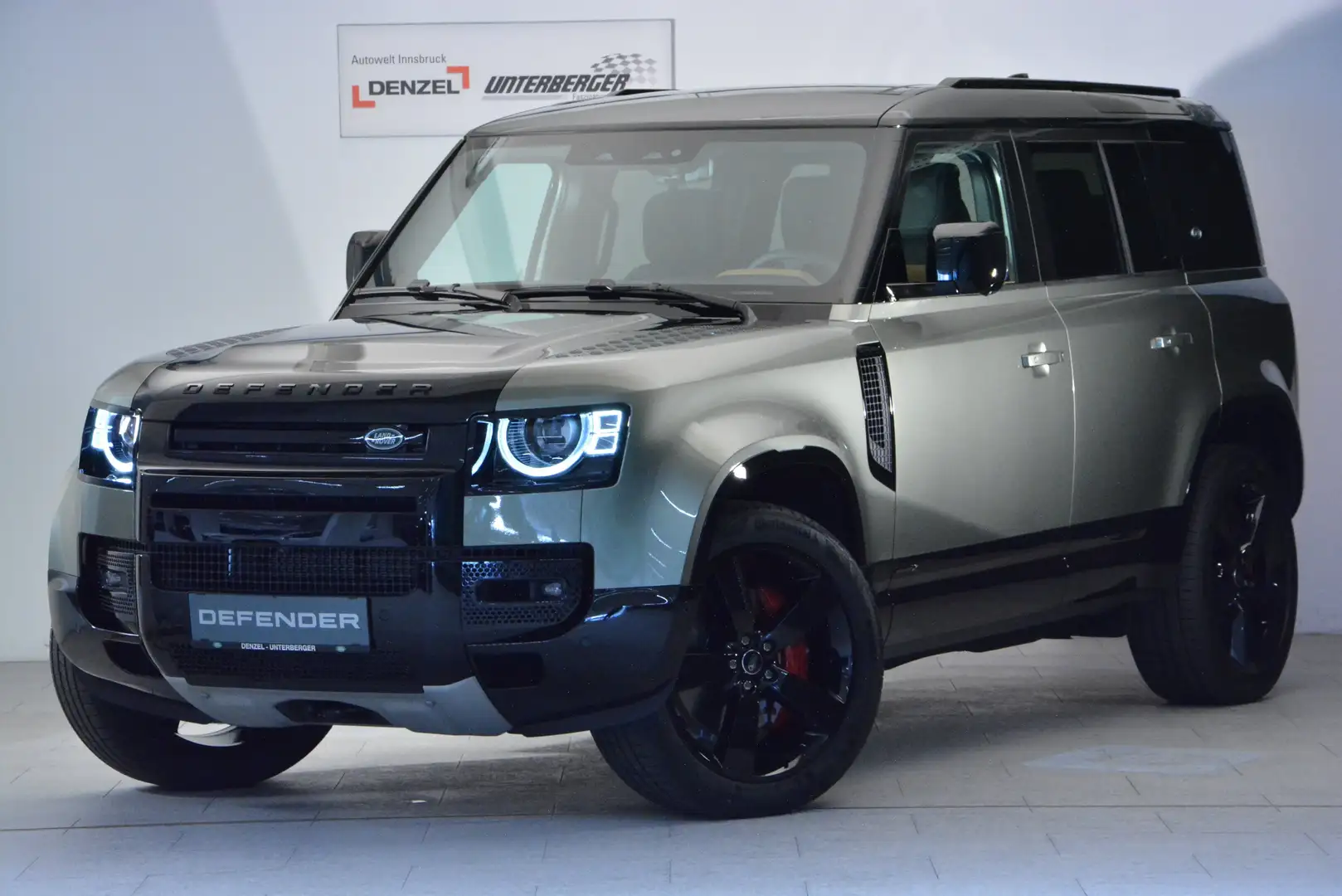 Land Rover Defender 110 D300 X AWD Aut. el. Sitze Klima Grün - 2