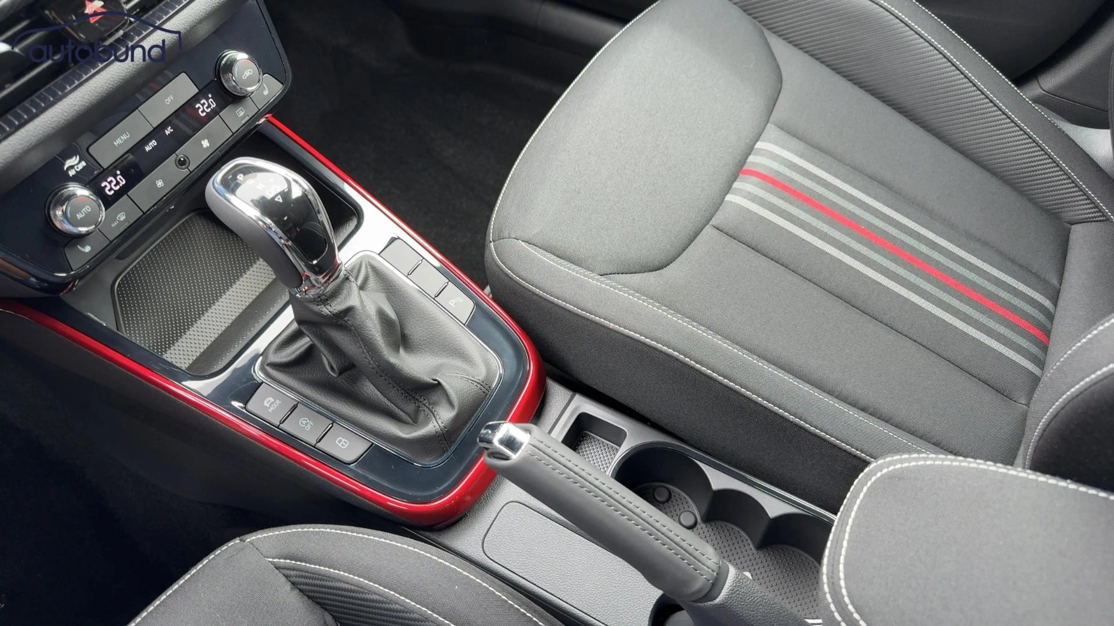 Skoda Fabia IV 1,0 TSI DSG Monte Carlo Alu KA LED Link LRH NBA PDC RFK SHA Shz — photo 12