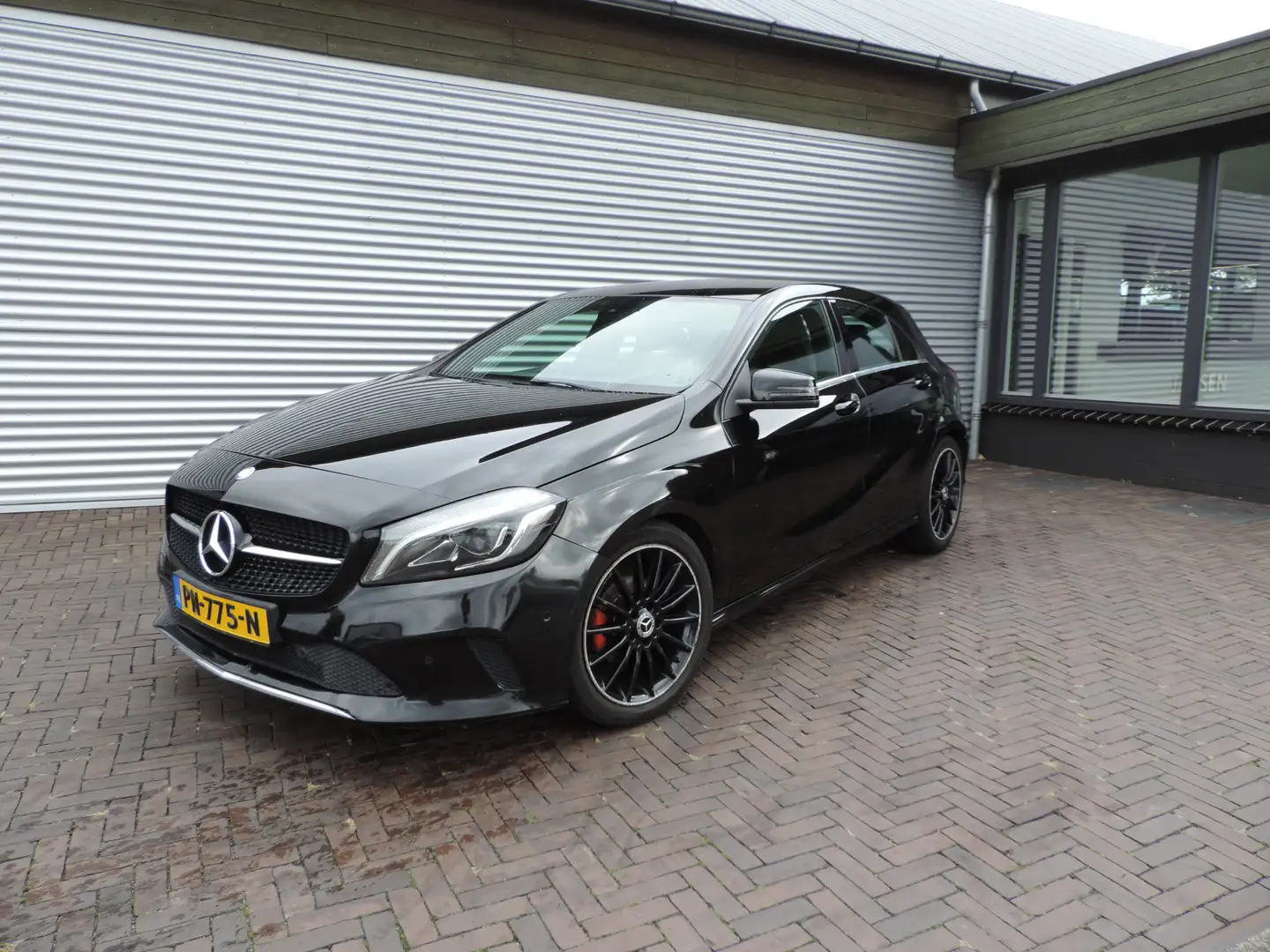 Mercedes-Benz A 180 d Business Solution Noir - 1