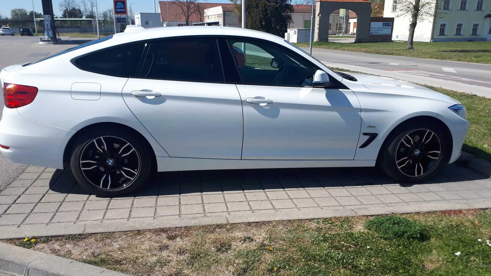 BMW 320 320d Gt Gran Turismo Sport Line Aut. Sport Line Bílá - 1