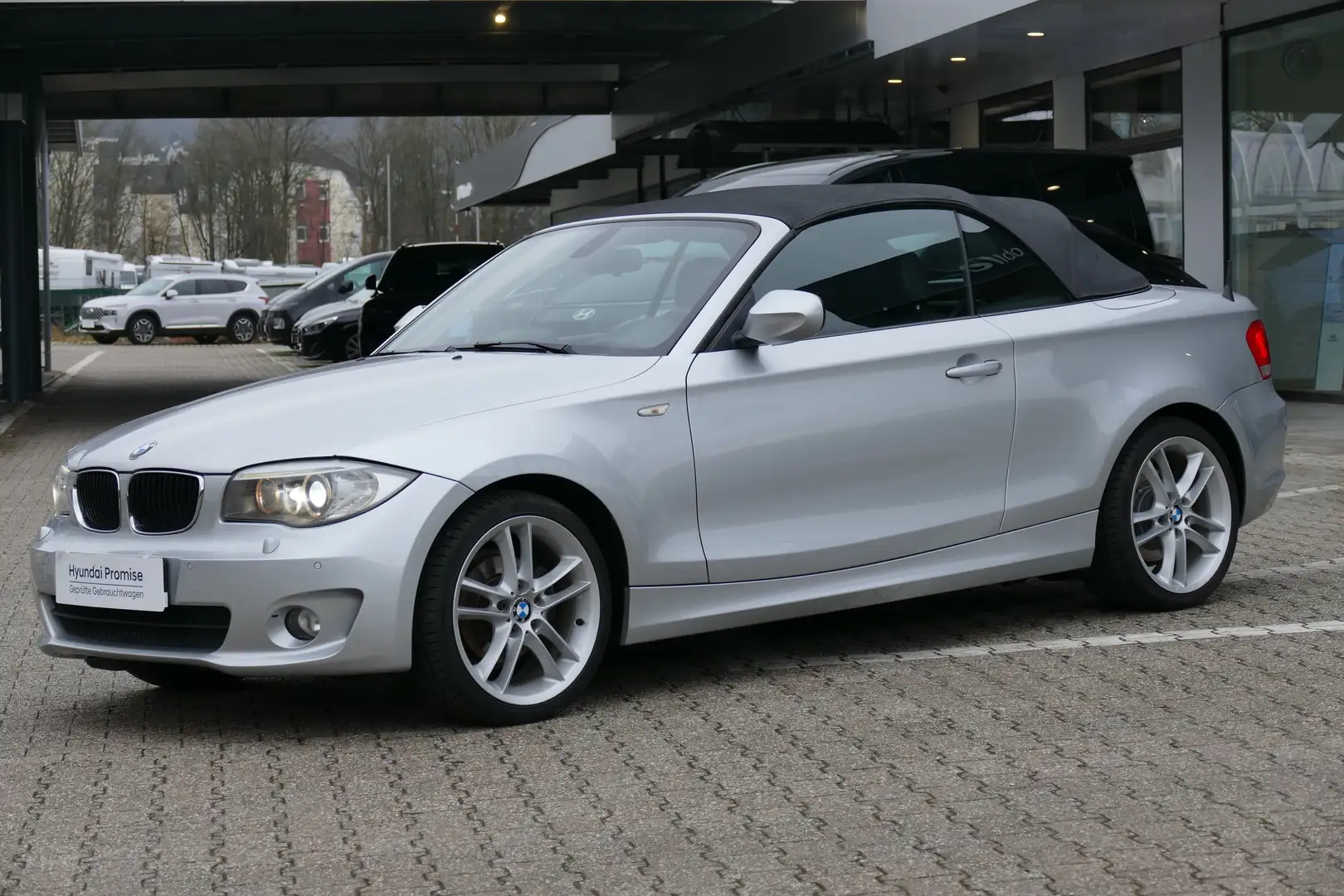 BMW 118 1er Cabrio 118i Cabrio*LEDER*NAVI*AHK* Silber - 1