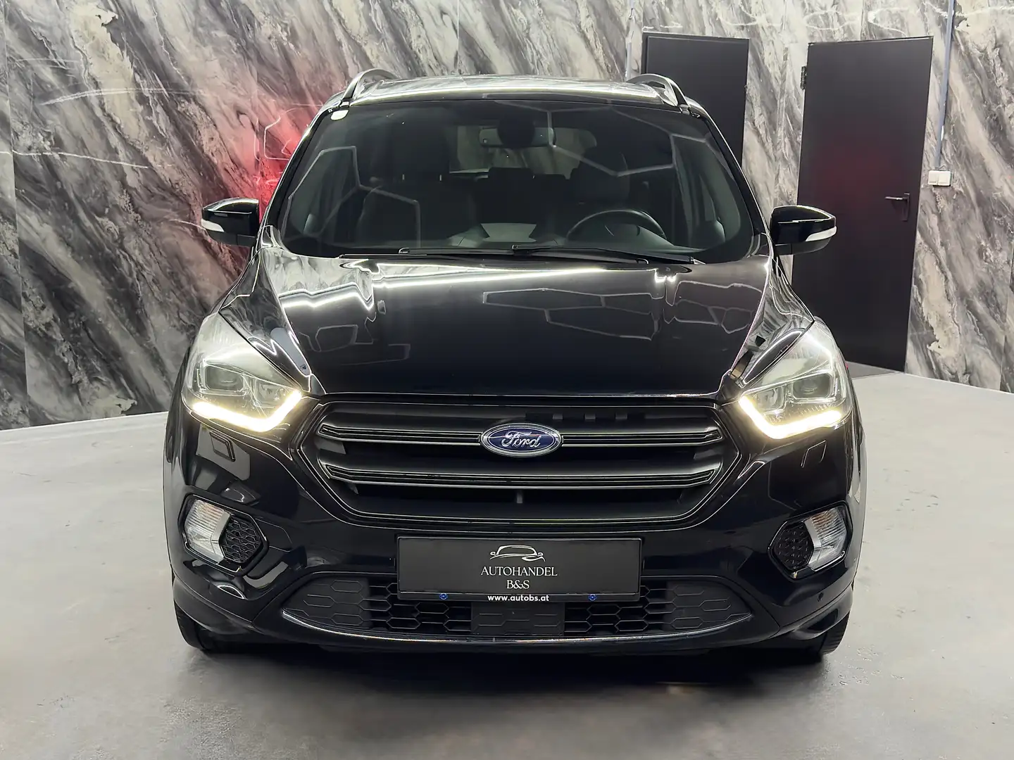Ford Kuga 2,0 TDCi Powershift Aut. AWD*ST-LINE, LED, KAMERA* Schwarz - 2