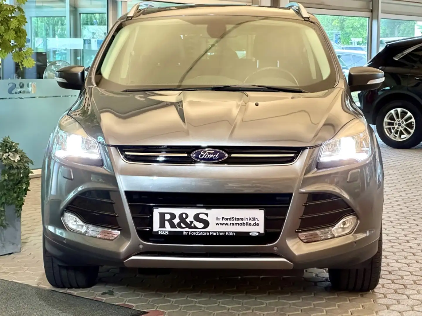 Ford Kuga Titanium+Automatik+Pano+Navi+Kamera+Xenon Grau - 2