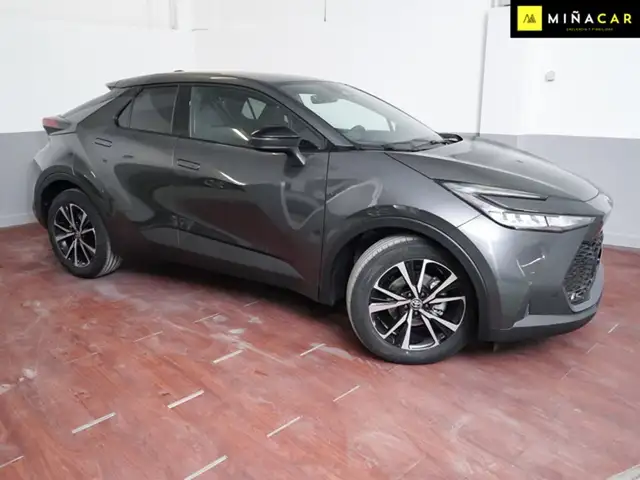 Toyota C-HR view 3