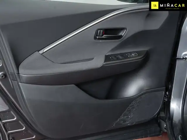 Toyota C-HR view 25