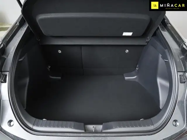 Toyota C-HR view 29