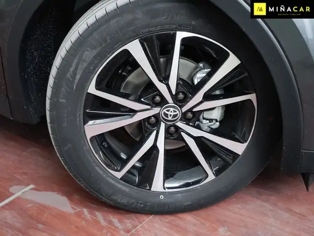 Toyota C-HR view 28