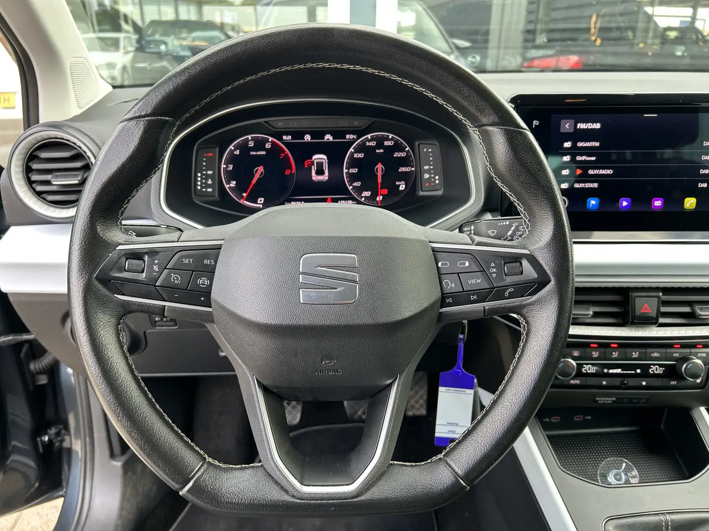SEAT Arona 1.0 TSI Style Business Intense 50% deal 7.975,- AC Gris - 2
