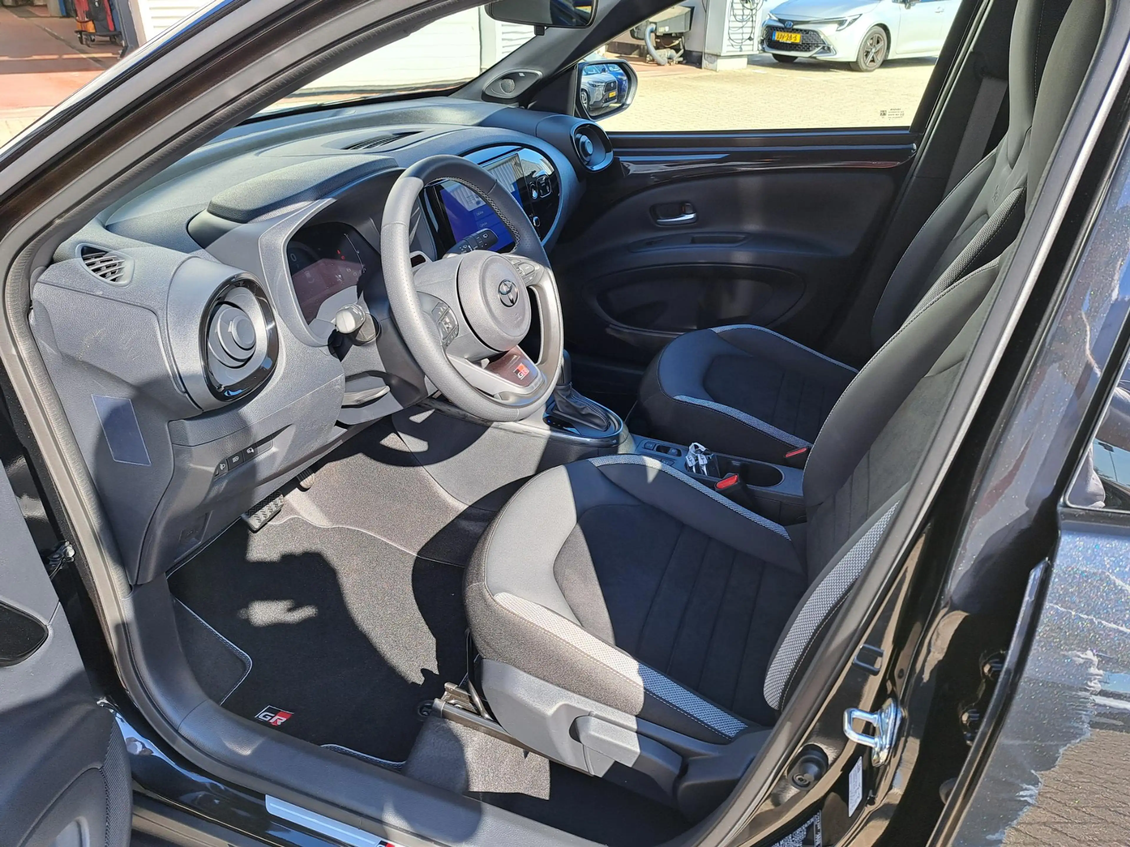 Toyota Aygo X HYBRID 115 GR-SPORT 18'' LM-VELGEN PDC STOELVERWAR — photo 8