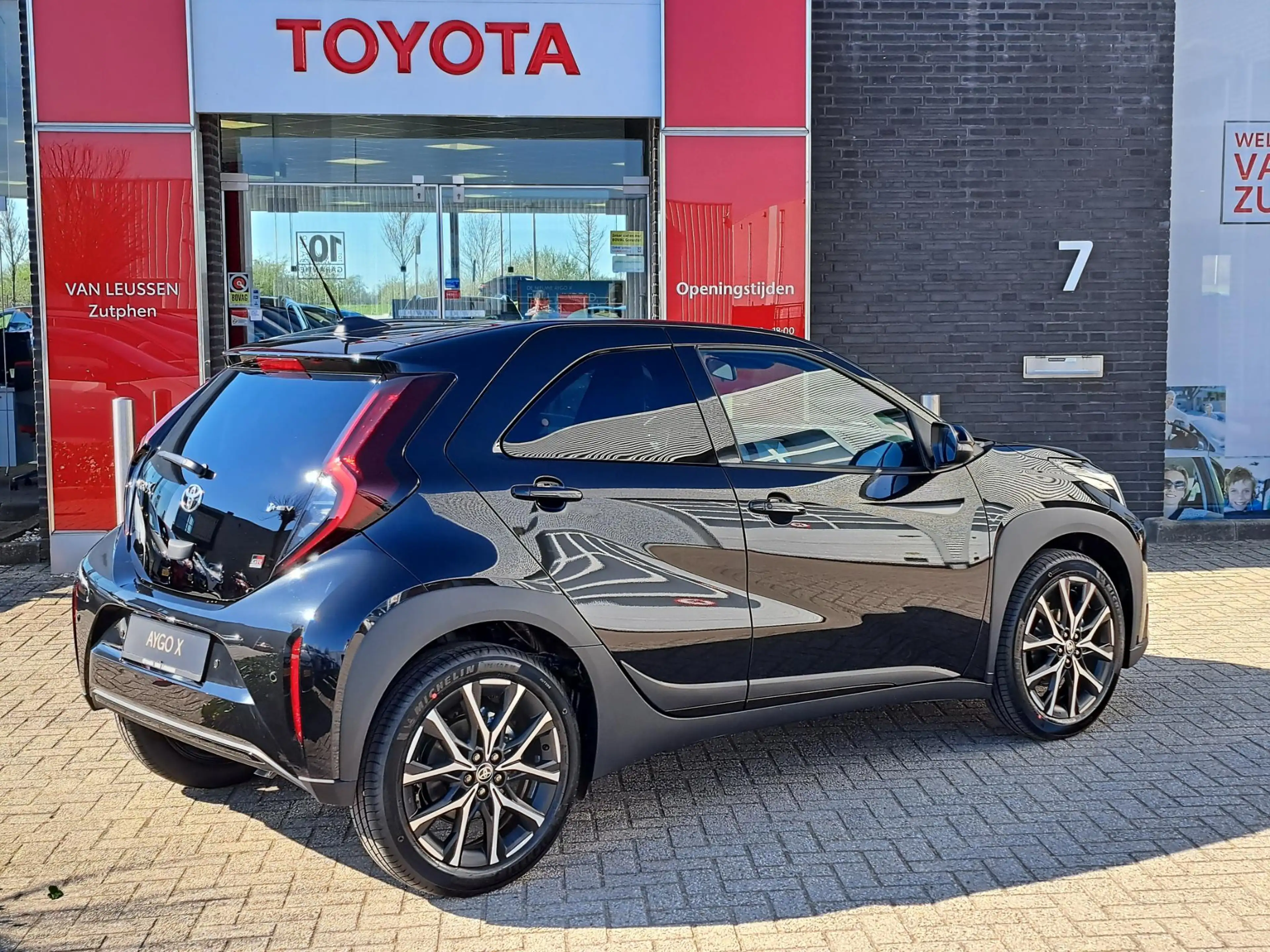 Toyota Aygo X HYBRID 115 GR-SPORT 18'' LM-VELGEN PDC STOELVERWAR — photo 2