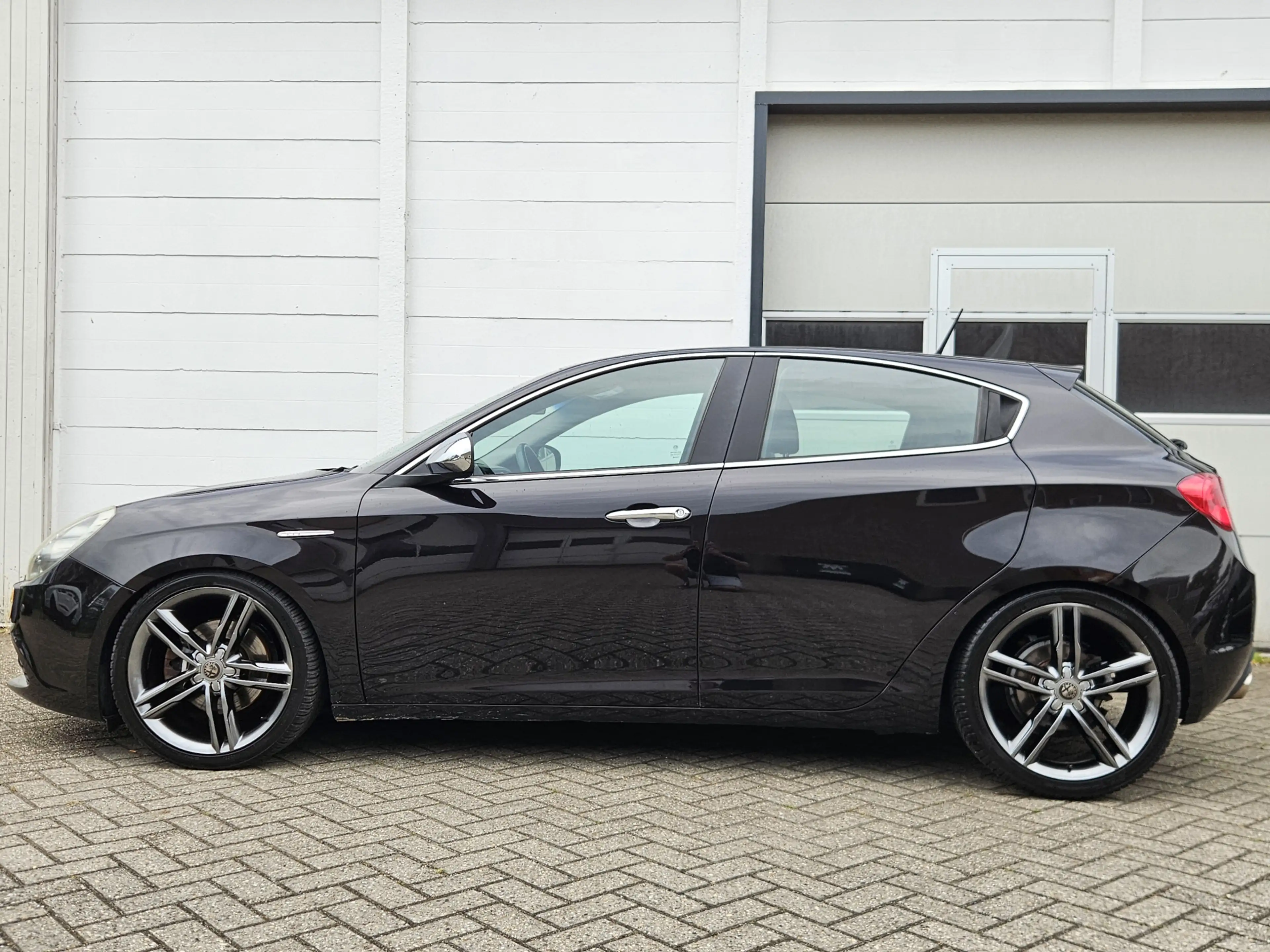 Alfa Romeo Giulietta 1.4 T Distinctive / Automaat / Leer / PDC! — photo 2