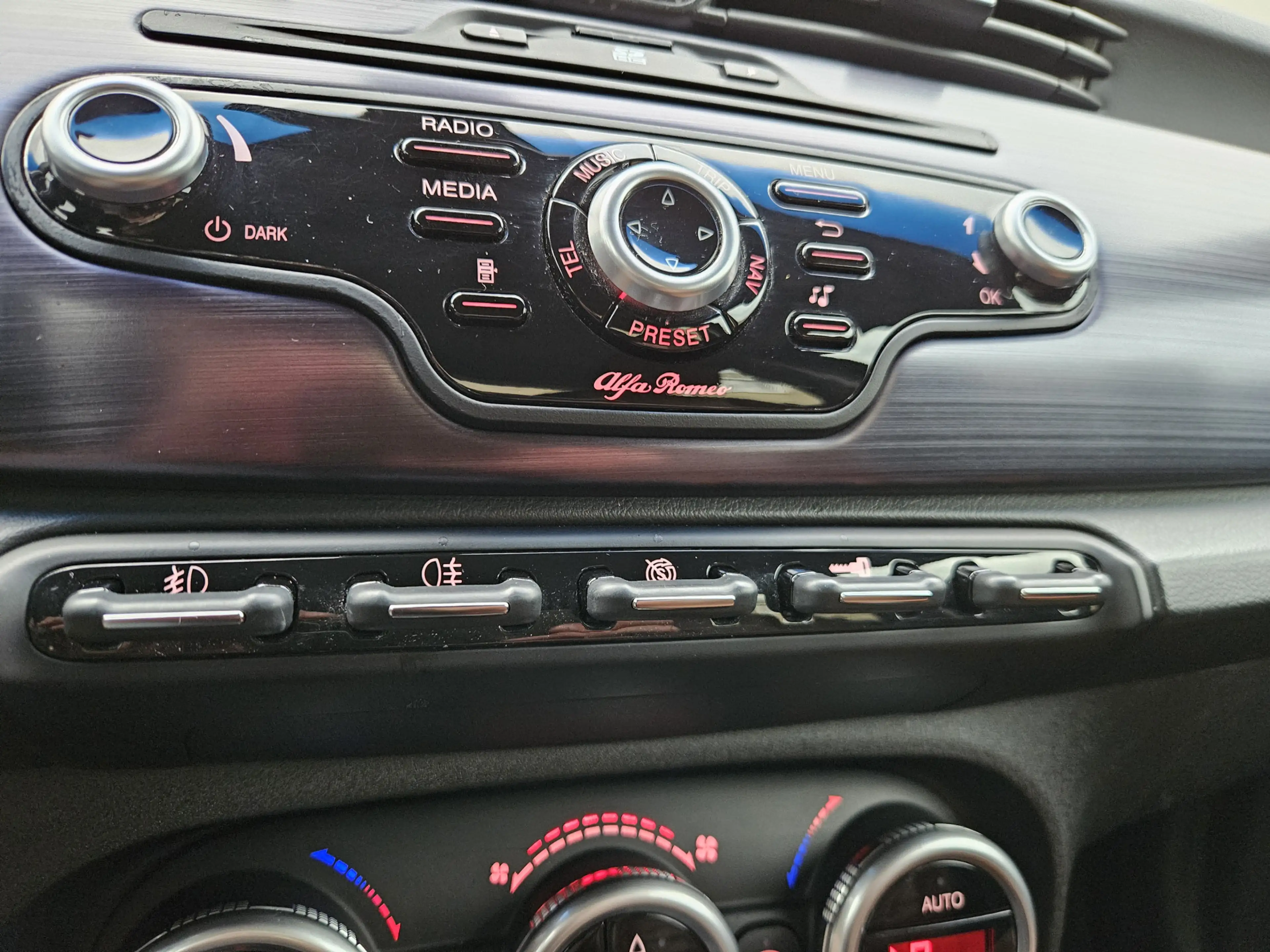Alfa Romeo Giulietta 1.4 T Distinctive / Automaat / Leer / PDC! — photo 16