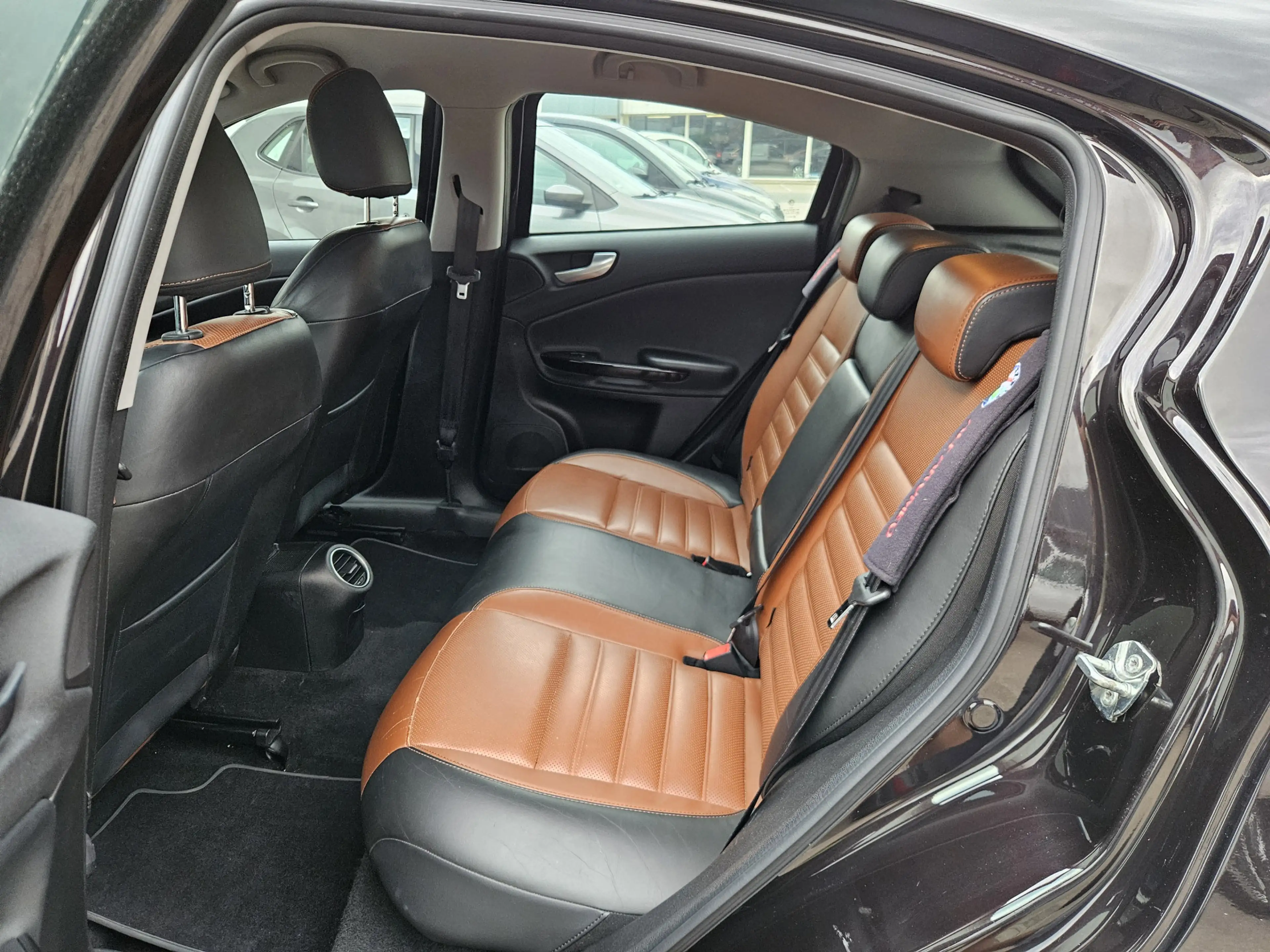 Alfa Romeo Giulietta 1.4 T Distinctive / Automaat / Leer / PDC! — photo 11