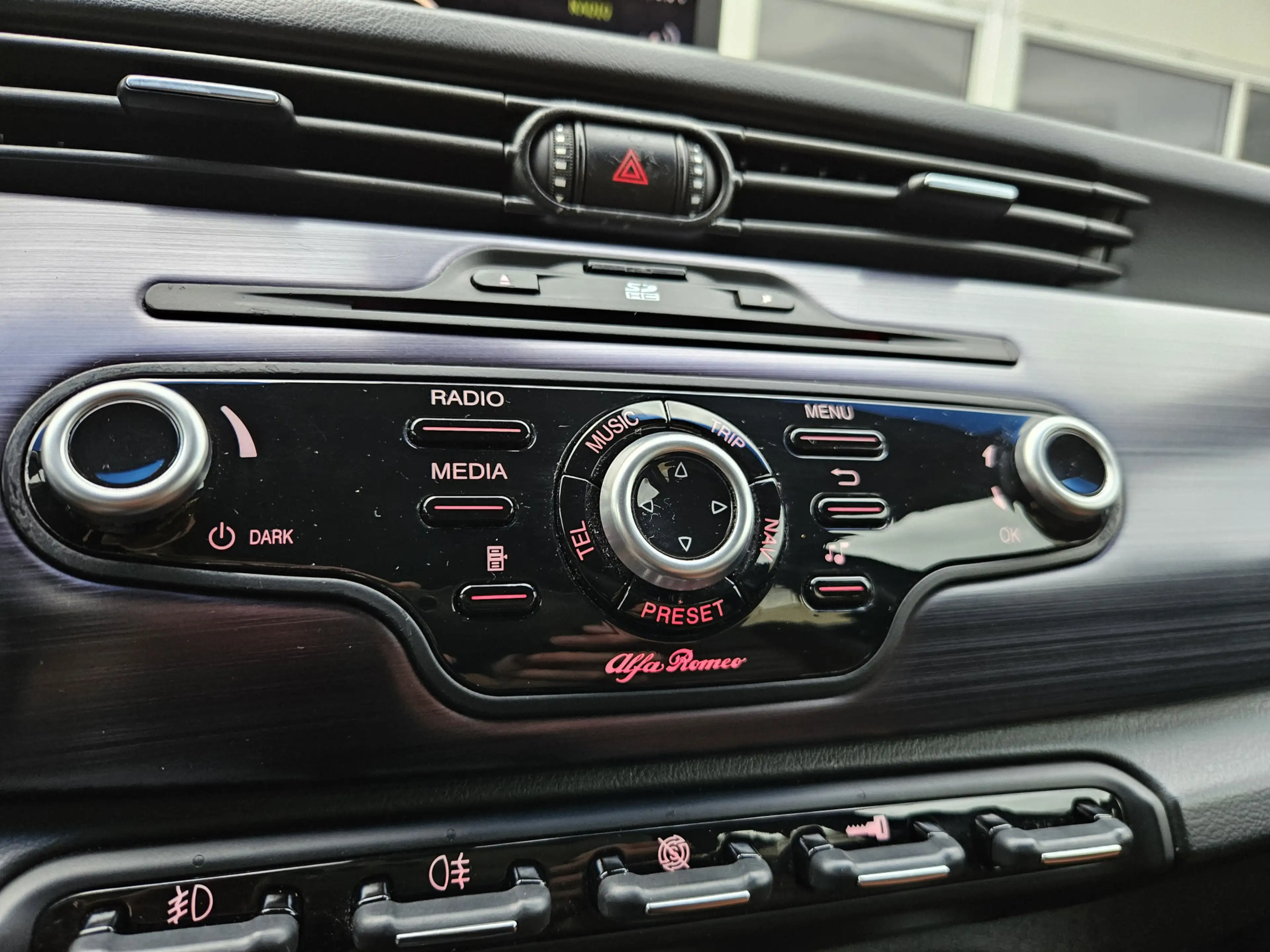 Alfa Romeo Giulietta 1.4 T Distinctive / Automaat / Leer / PDC! — photo 15
