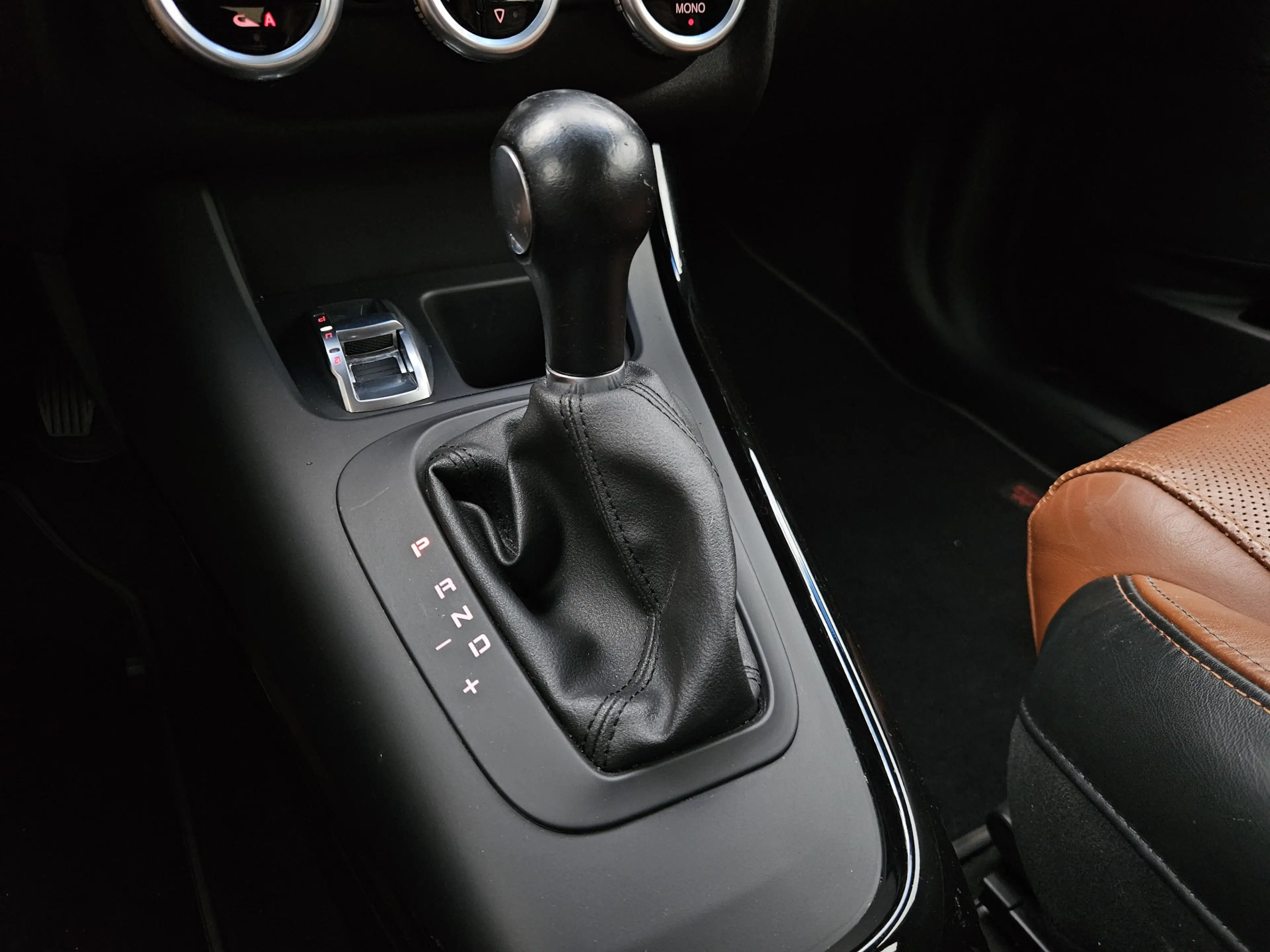 Alfa Romeo Giulietta 1.4 T Distinctive / Automaat / Leer / PDC! — photo 19