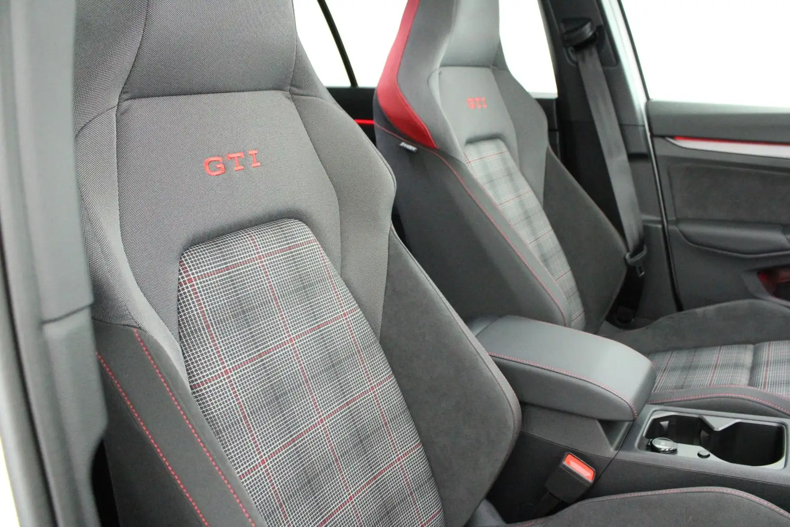 Volkswagen Golf GTI 8.5 2.0 TSI 265pk 360Camera Panoramadak Keyless St - 2