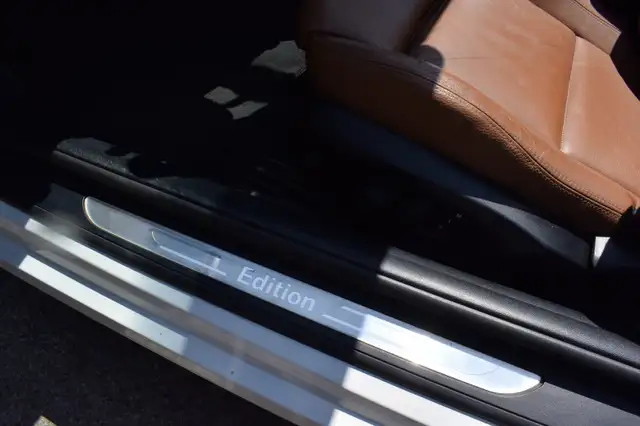 BMW 3 Series view 8