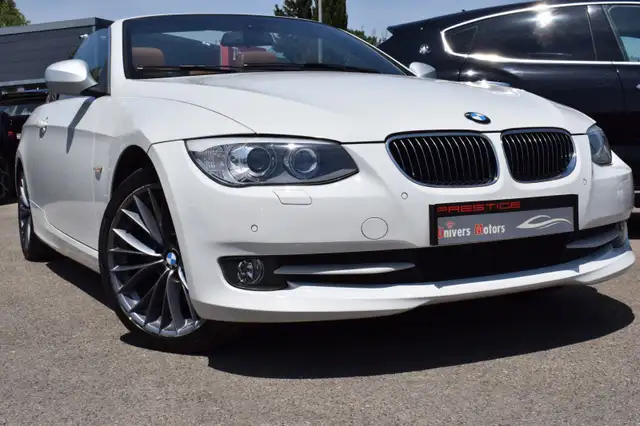 BMW 3 Series view 16