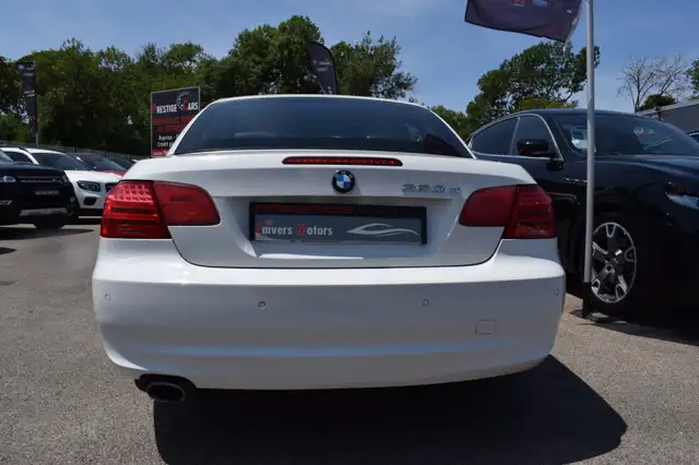 BMW 3 Series view 10