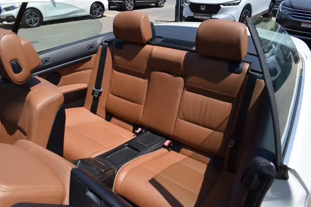 BMW 3 Series view 12