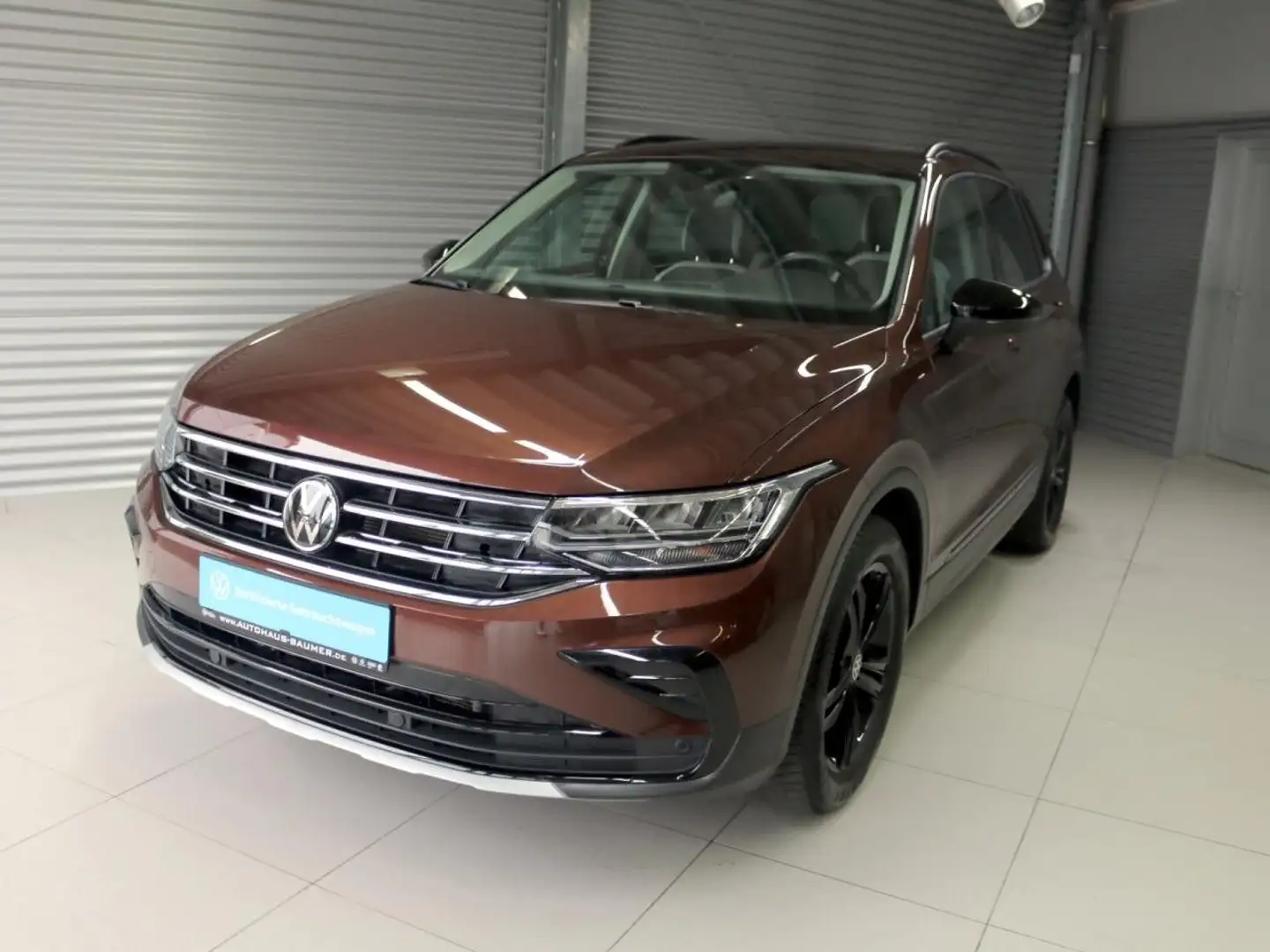 Volkswagen Tiguan Urban Sport 1.5 TSI AHK Standheizung Navi Brown - 2
