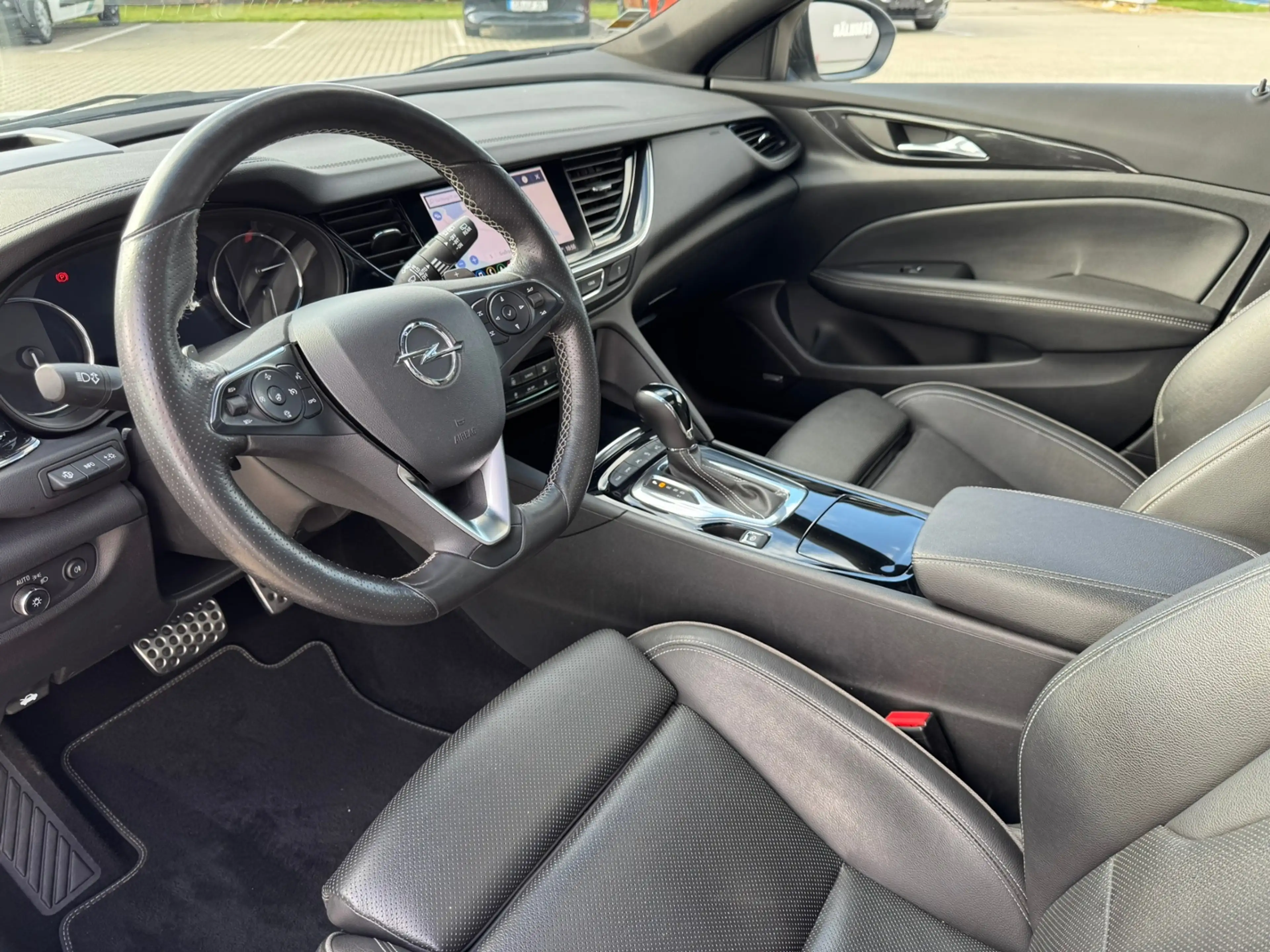 Opel Insignia B Sports Tourer GSi 4x4 — photo 8