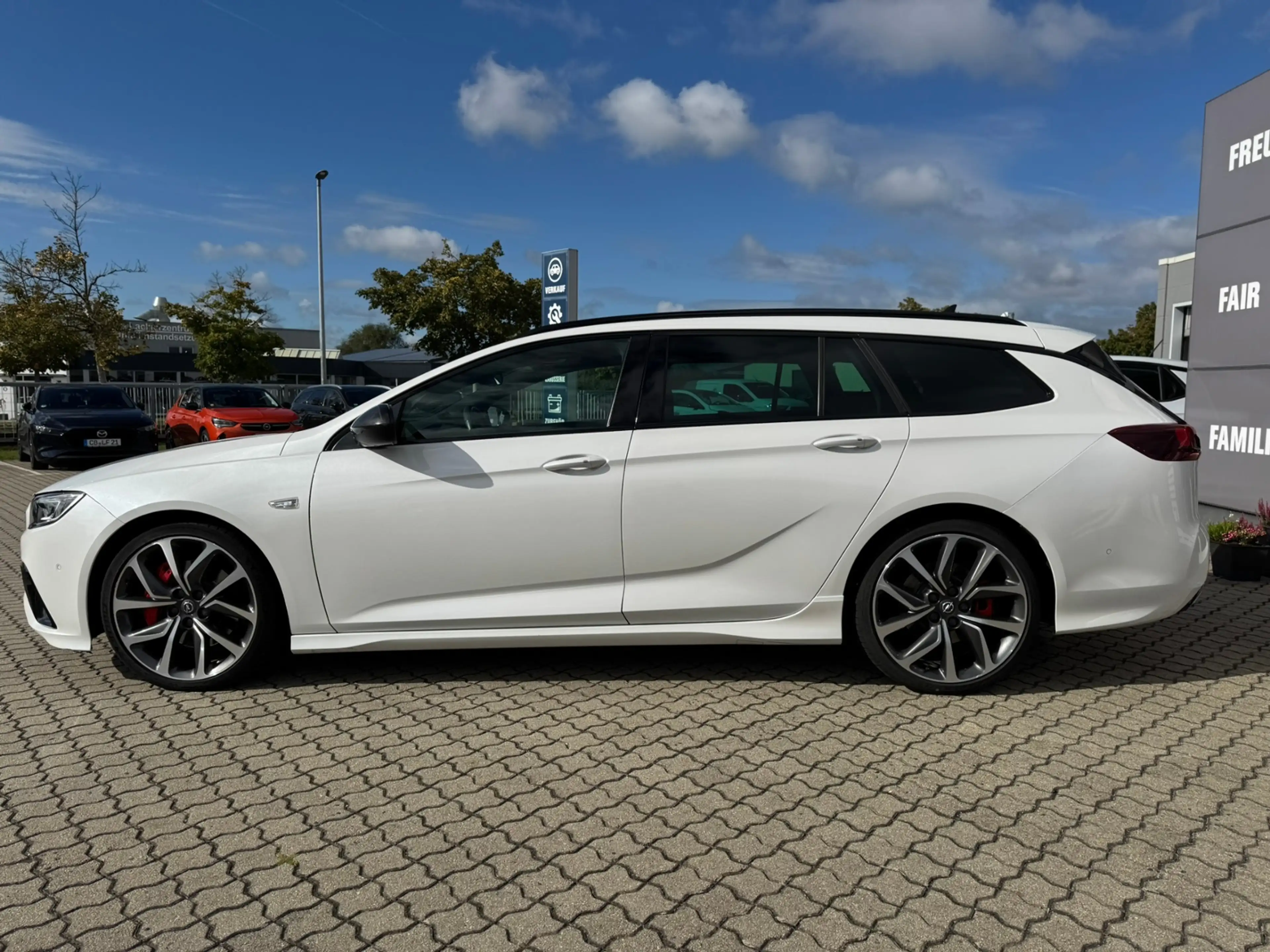 Opel Insignia B Sports Tourer GSi 4x4 — photo 4