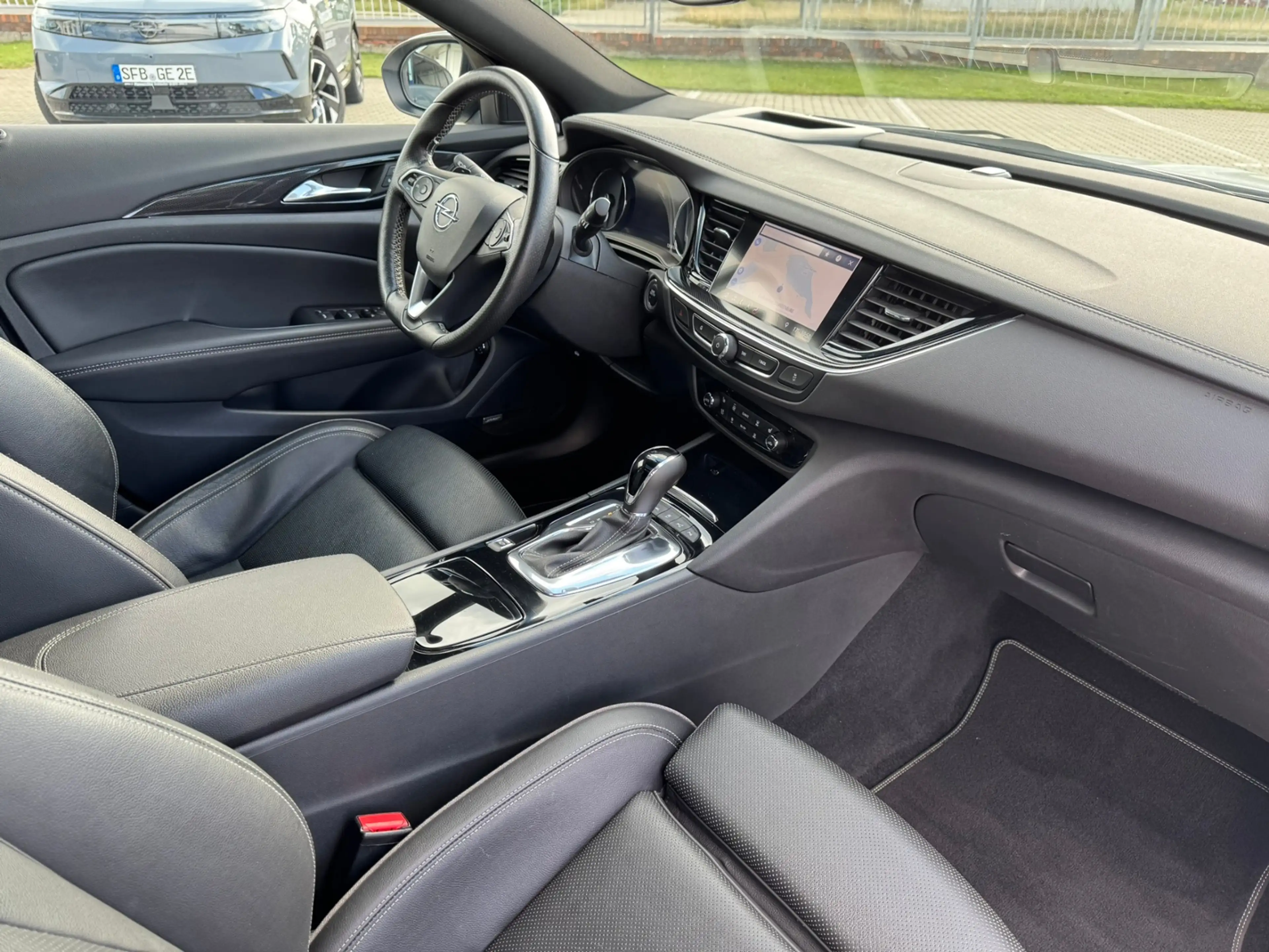 Opel Insignia B Sports Tourer GSi 4x4 — photo 12