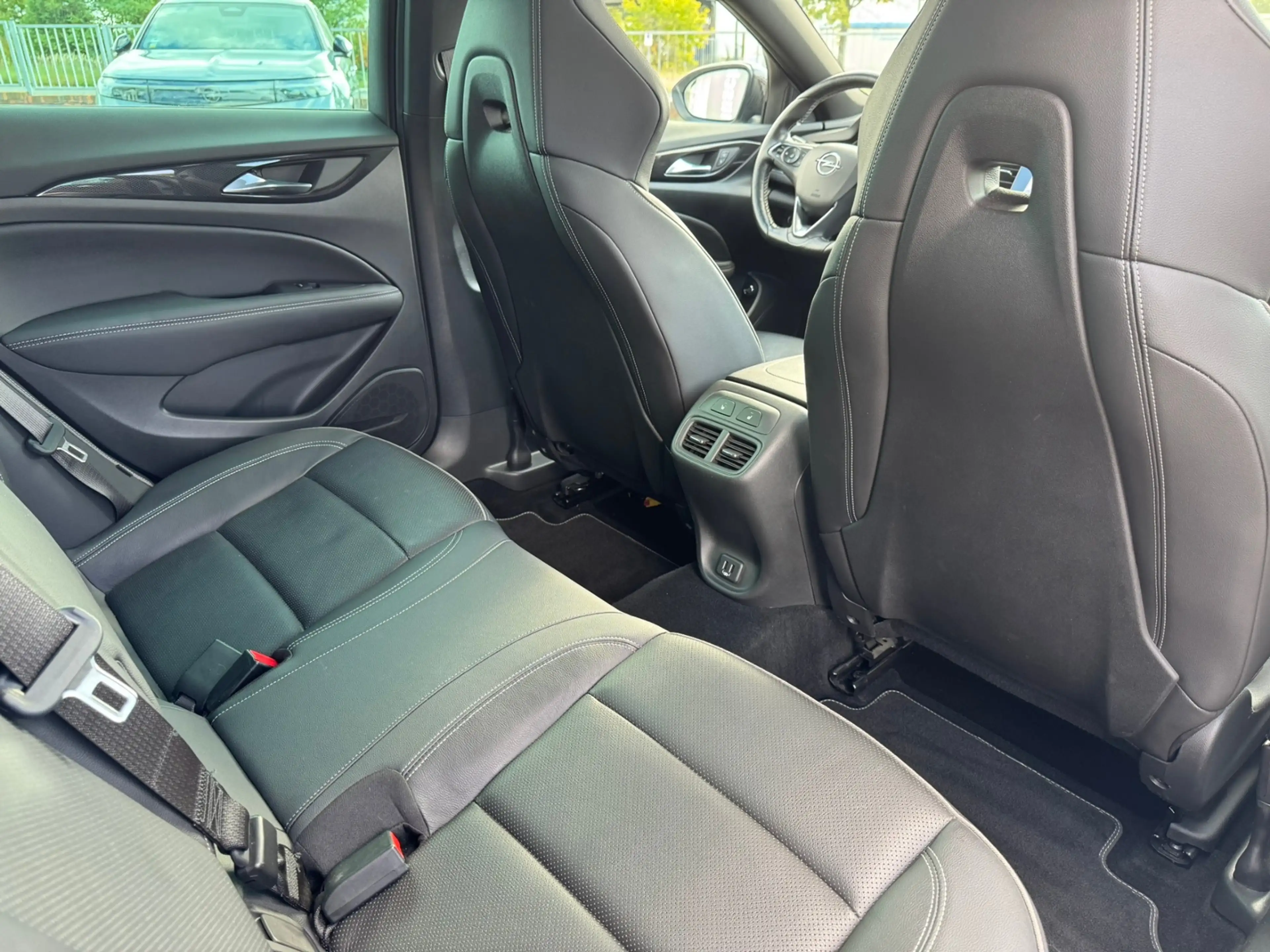 Opel Insignia B Sports Tourer GSi 4x4 — photo 14