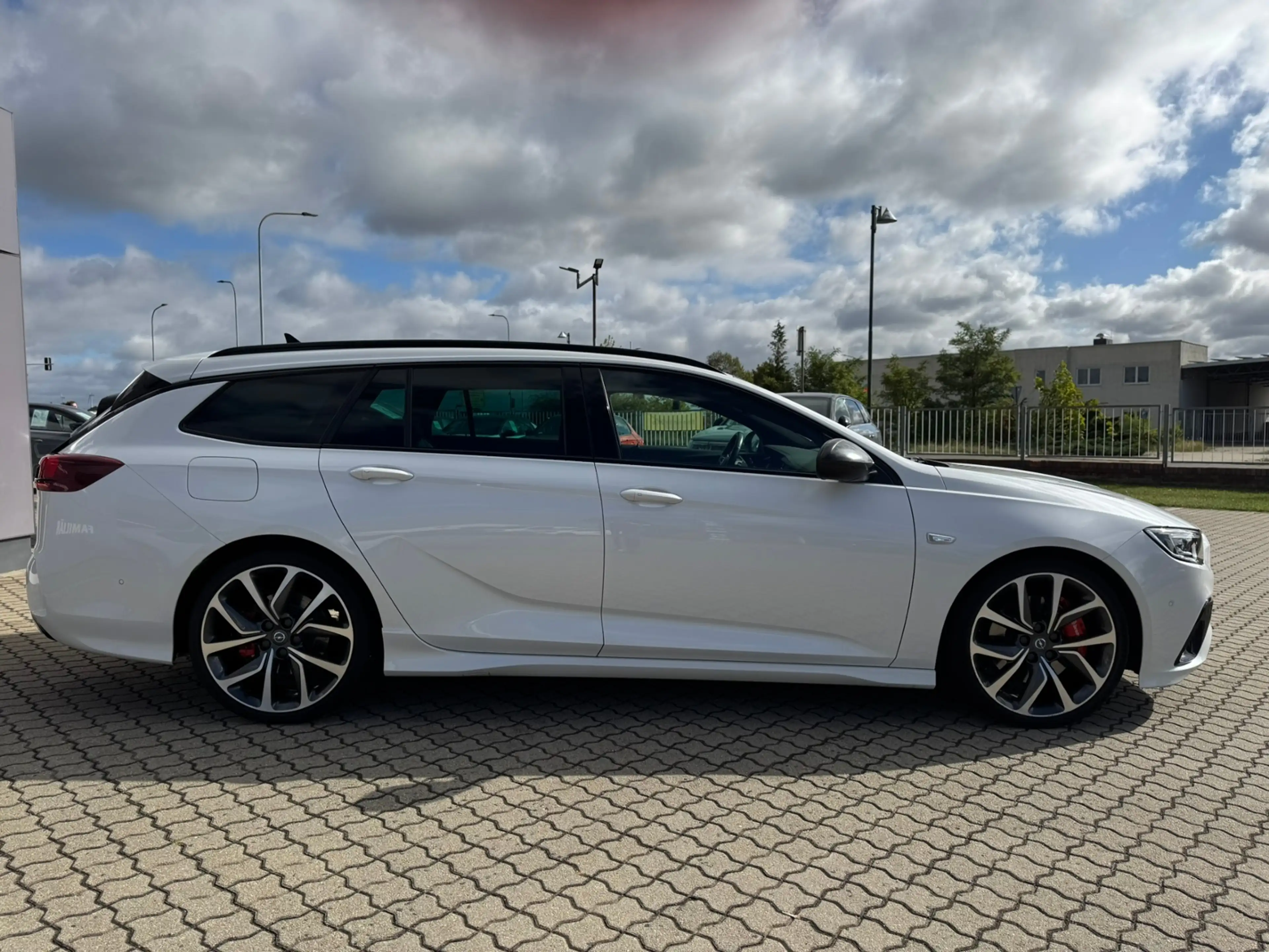 Opel Insignia B Sports Tourer GSi 4x4 — photo 5