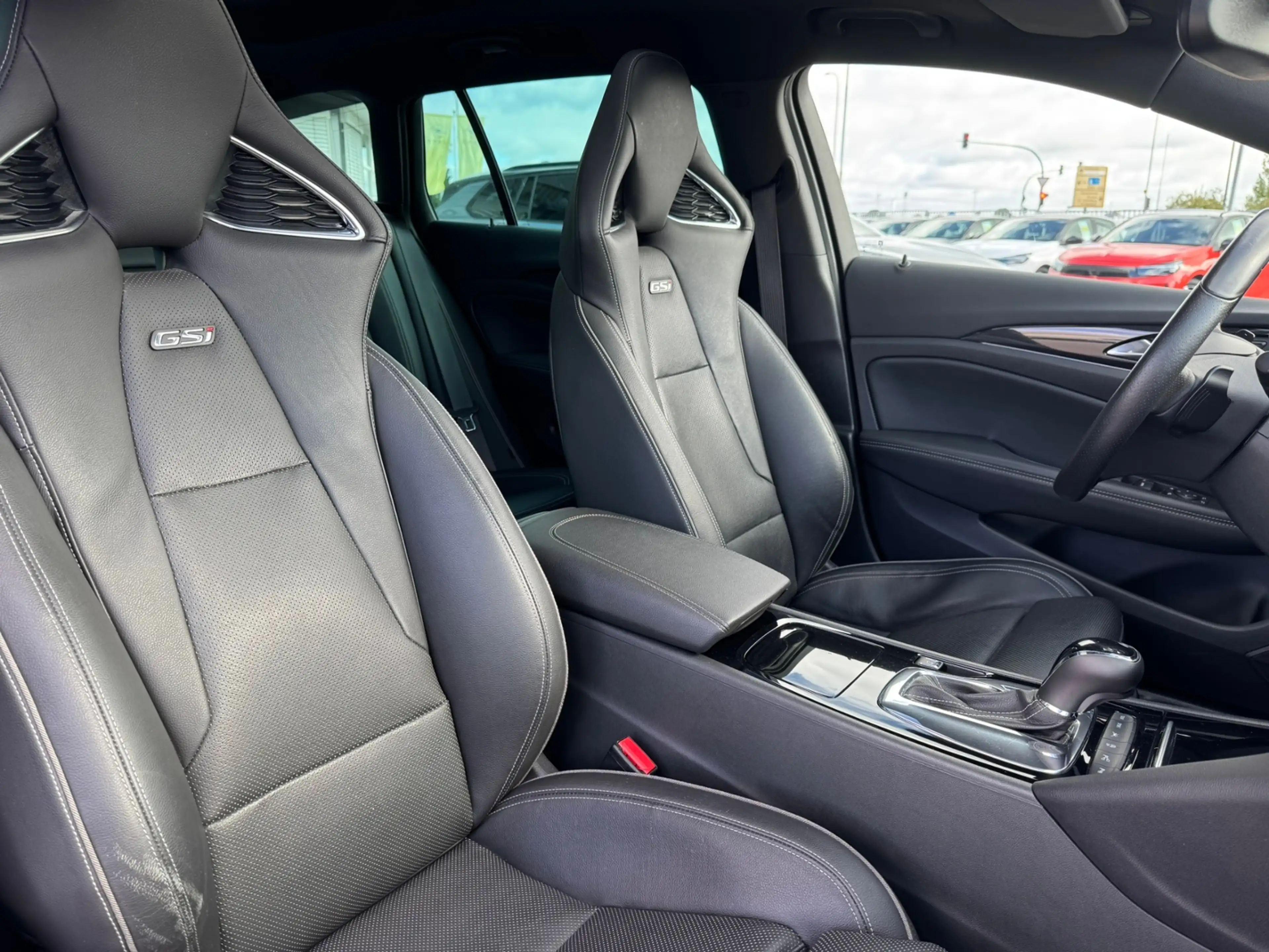 Opel Insignia B Sports Tourer GSi 4x4 — photo 13