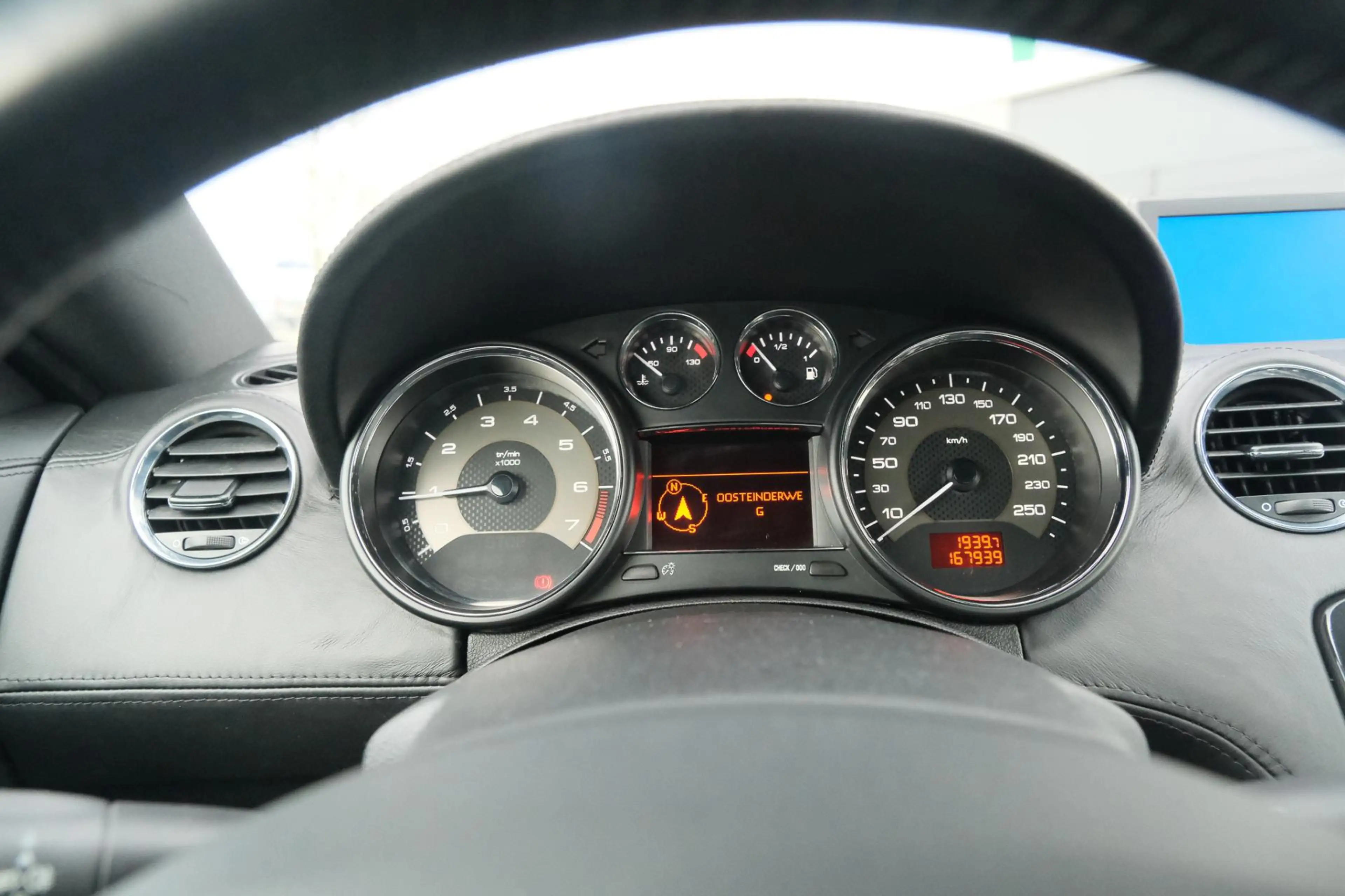 Peugeot RCZ 1.6 THP — photo 10