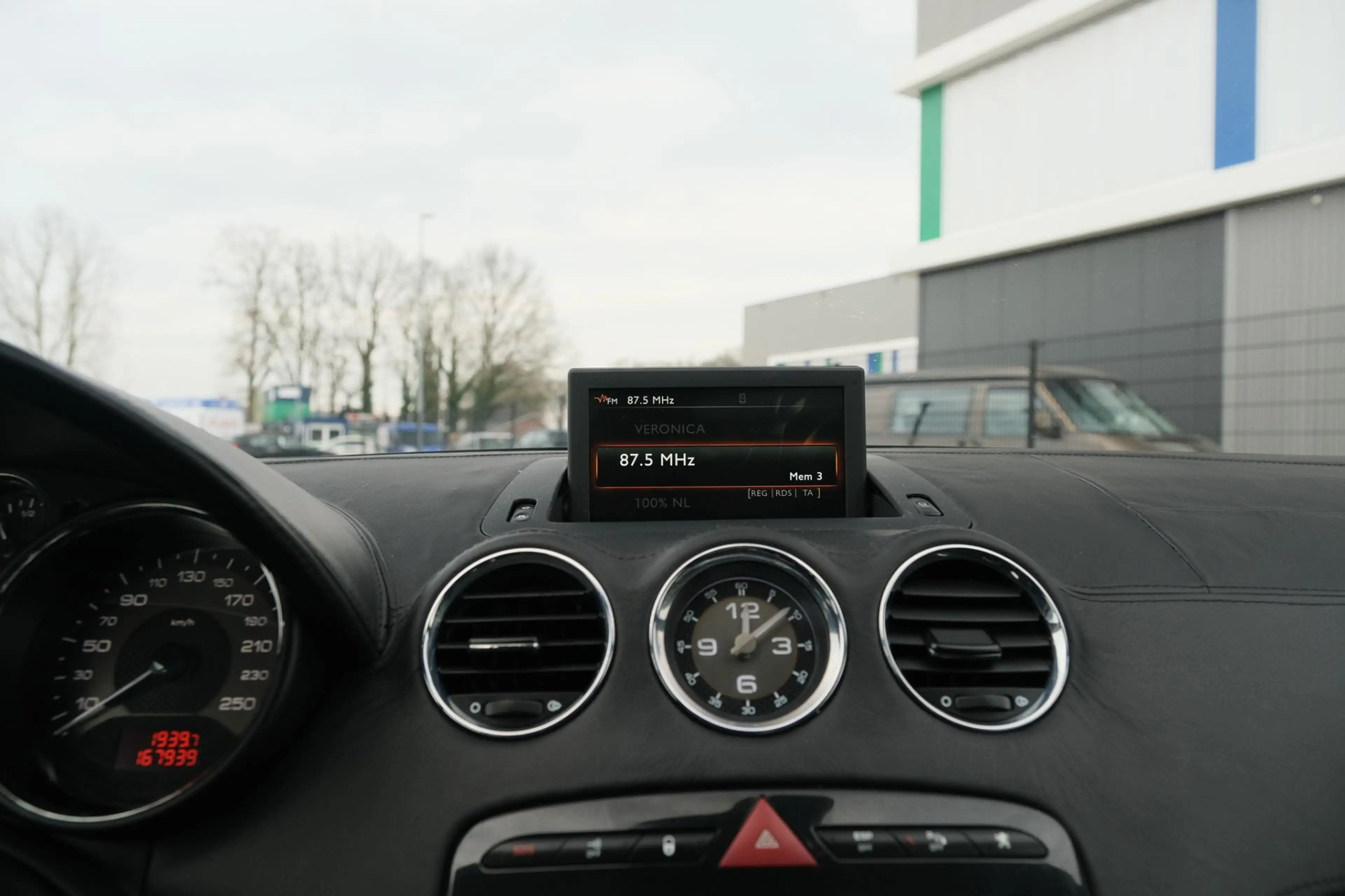 Peugeot RCZ 1.6 THP — photo 15