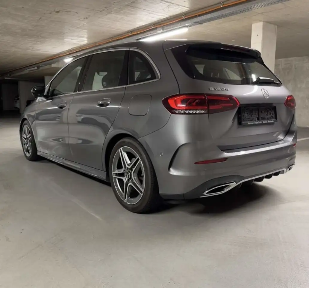 Mercedes-Benz B 180