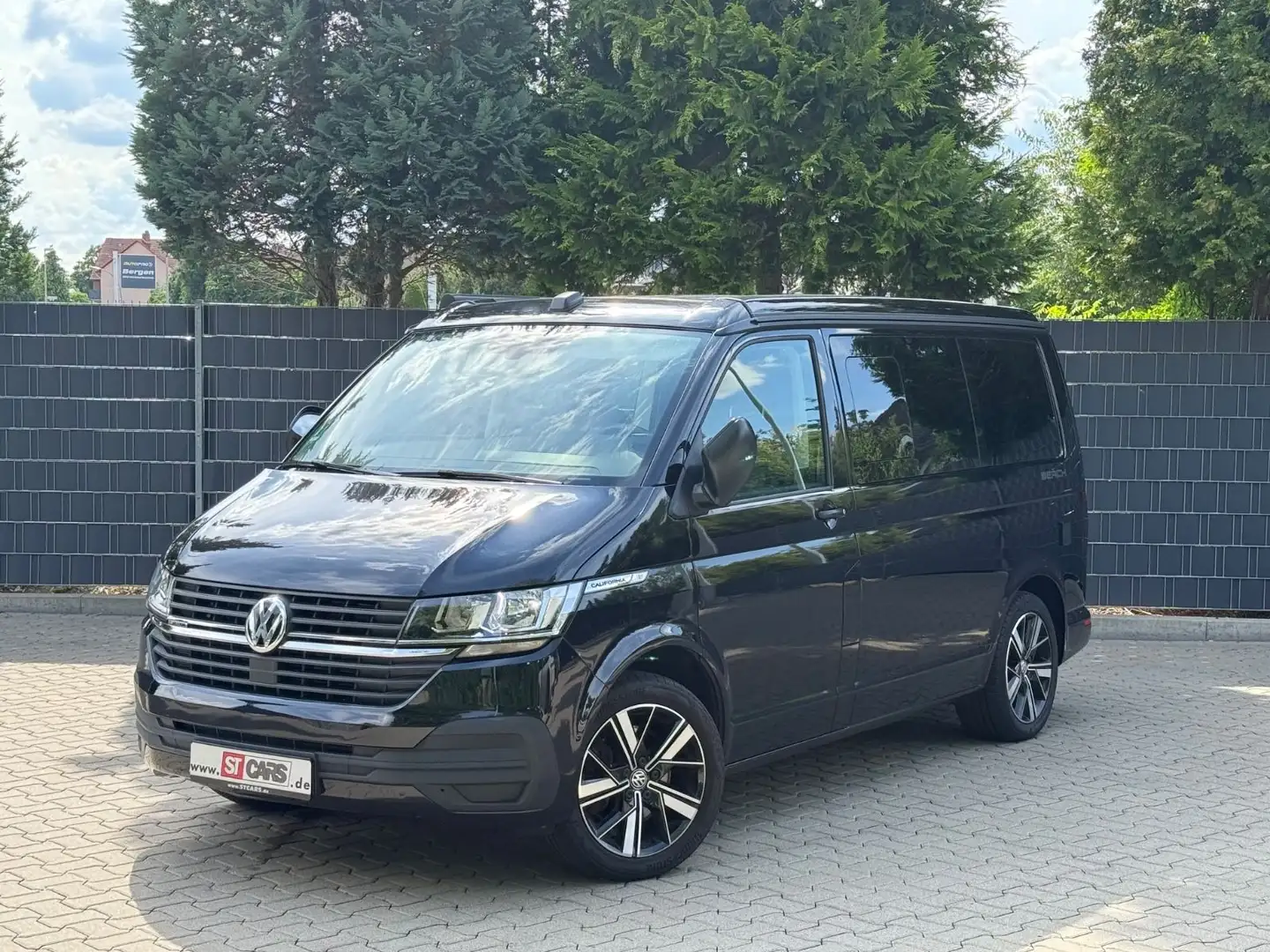 Volkswagen T6 California T6.1 California Beach Tour 2.0 TDI DSG 4Motion Zwart - 1