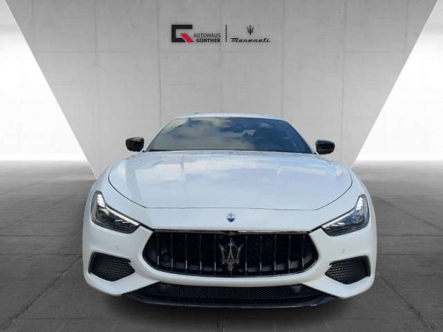 Imagine Maserati Ghibli V6 3.0BiTurbo Modena S Q4 Modelljahr 2022