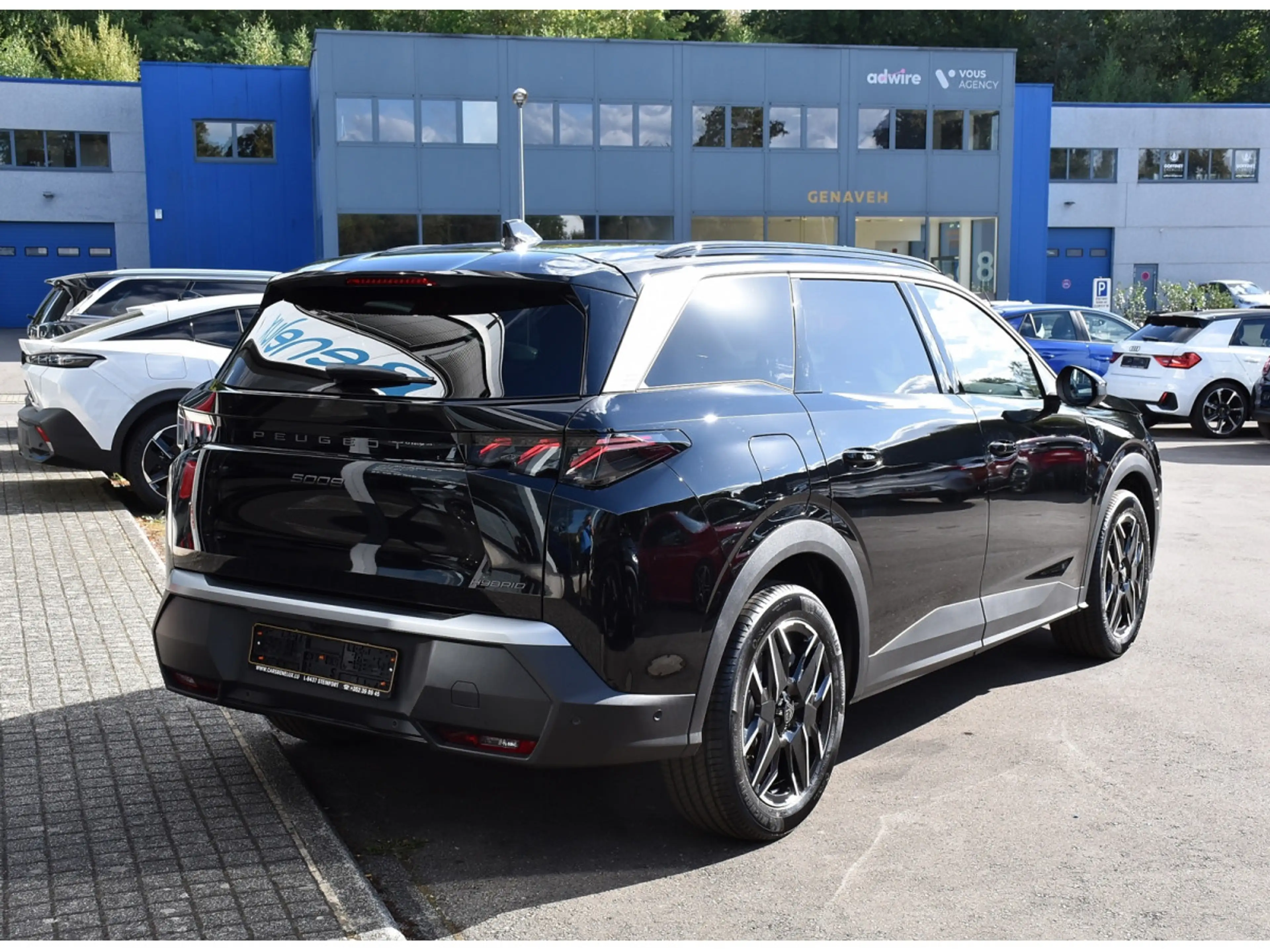 Peugeot 5008 Hybrid 145 GT Exclusive e-DCS6 PANO ACC CAM360 NEU — photo 4