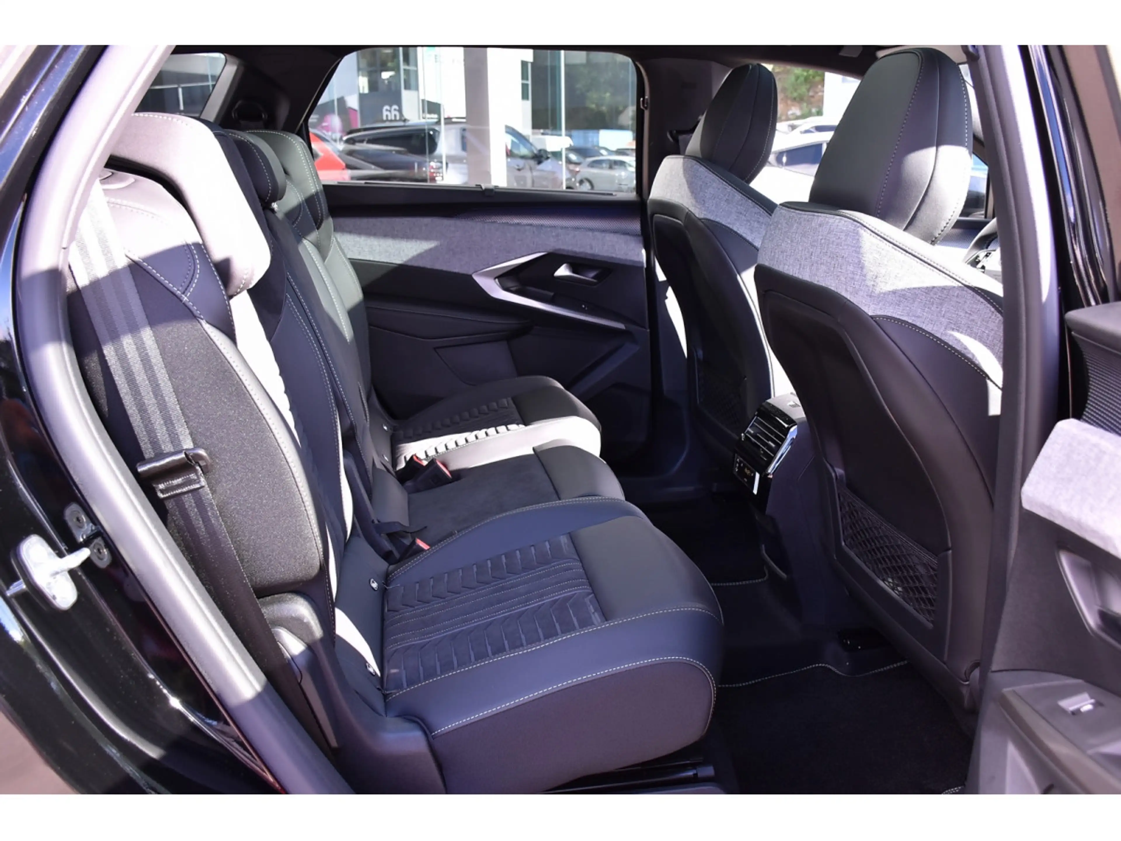 Peugeot 5008 Hybrid 145 GT Exclusive e-DCS6 PANO ACC CAM360 NEU — photo 7