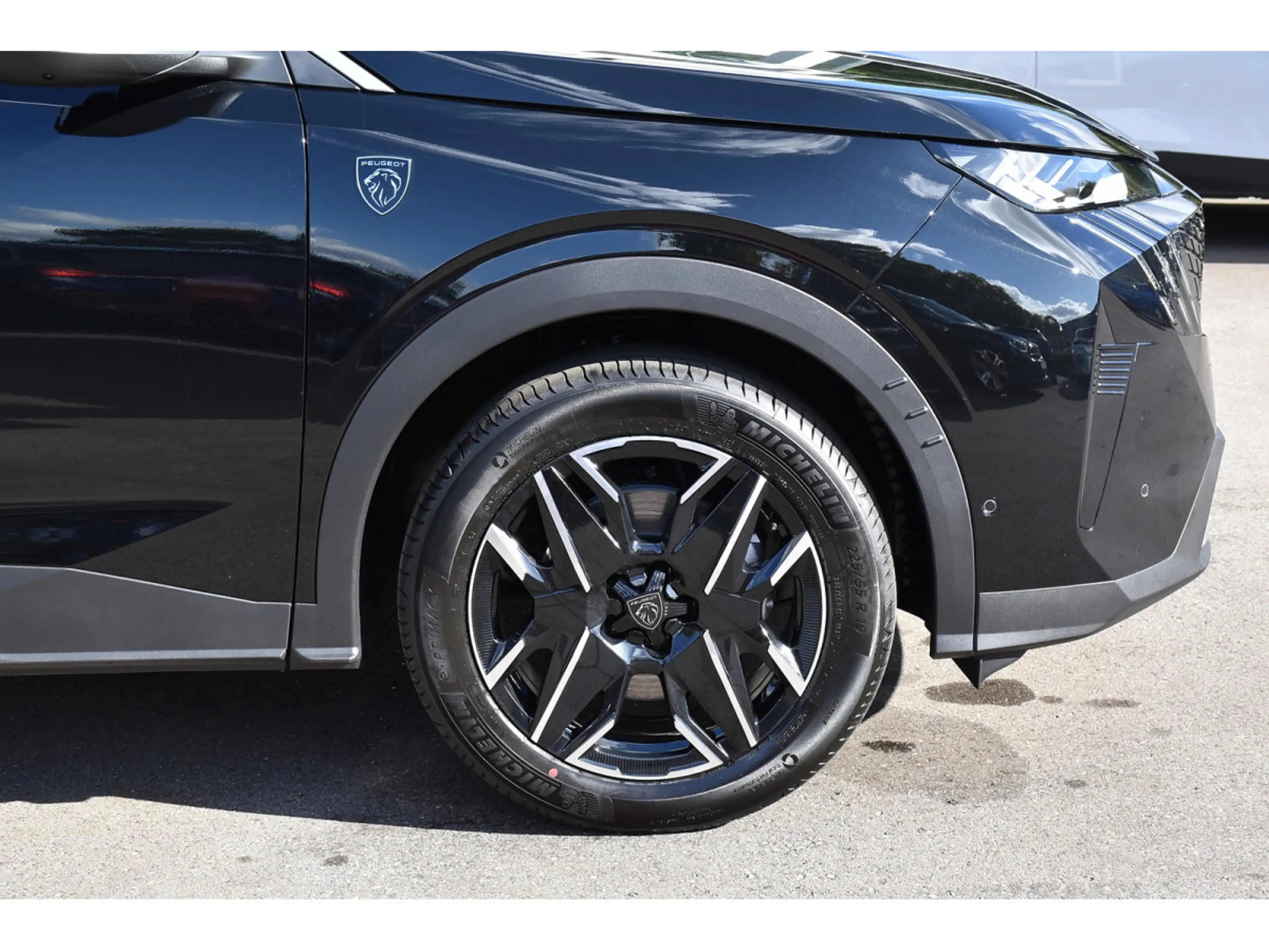 Peugeot 5008 Hybrid 145 GT Exclusive e-DCS6 PANO ACC CAM360 NEU — photo 5