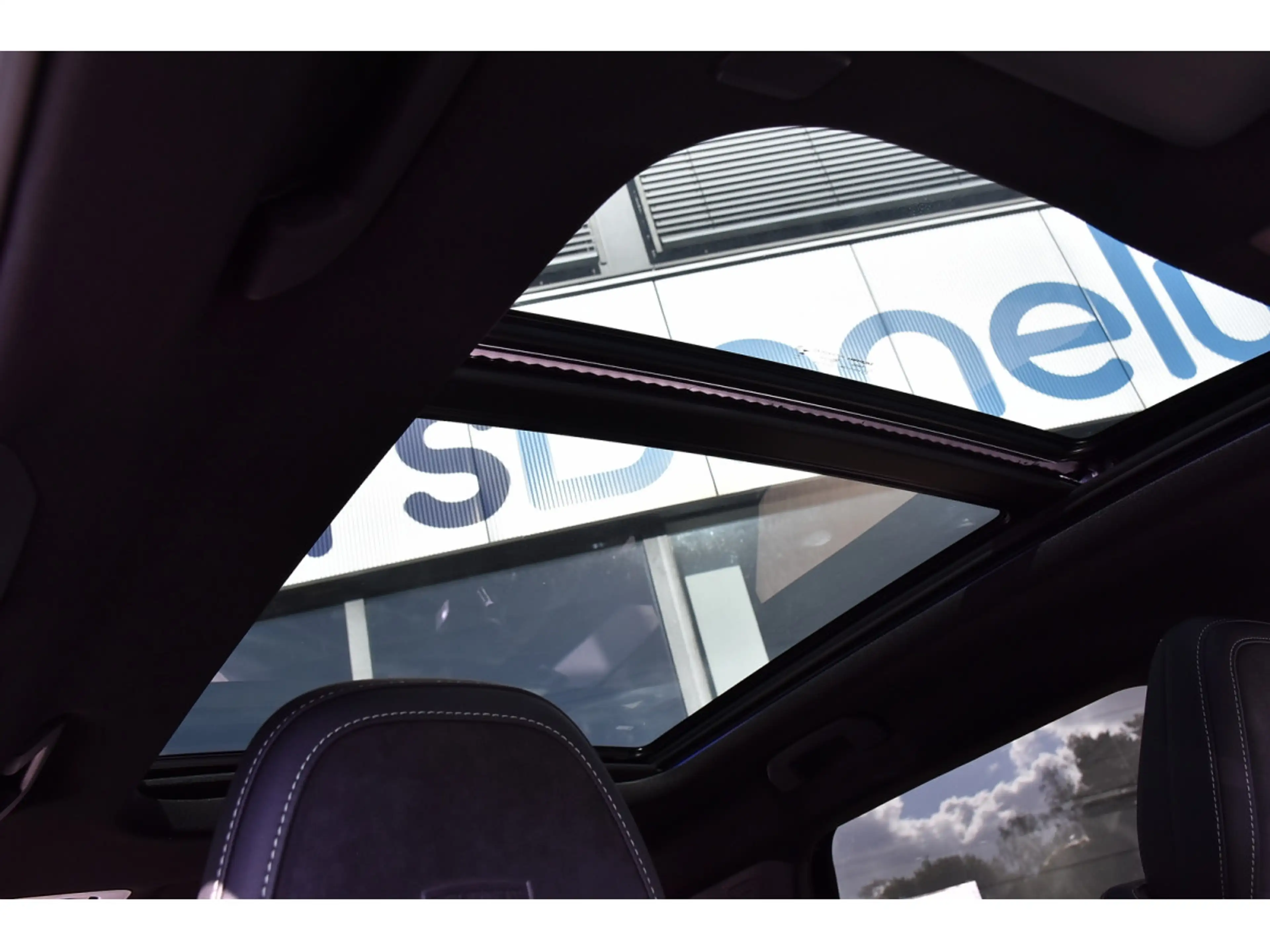 Peugeot 5008 Hybrid 145 GT Exclusive e-DCS6 PANO ACC CAM360 NEU — photo 9