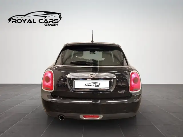 Mini Hatch view 5