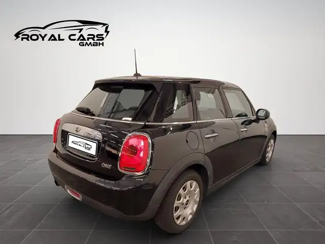 Mini Hatch view 9